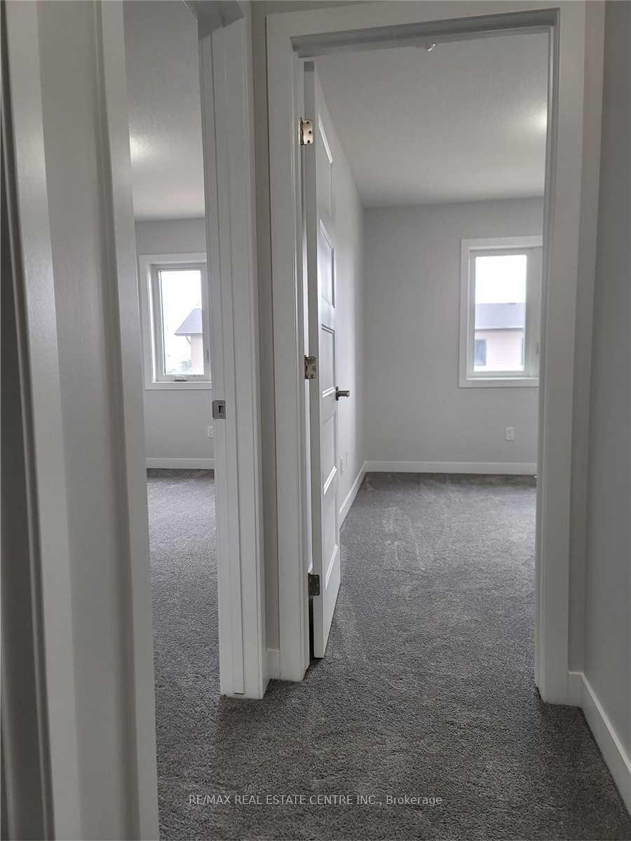 Photo 6 of Unit 95, 3380 Singleton Avenue, London, South W — HOMEH