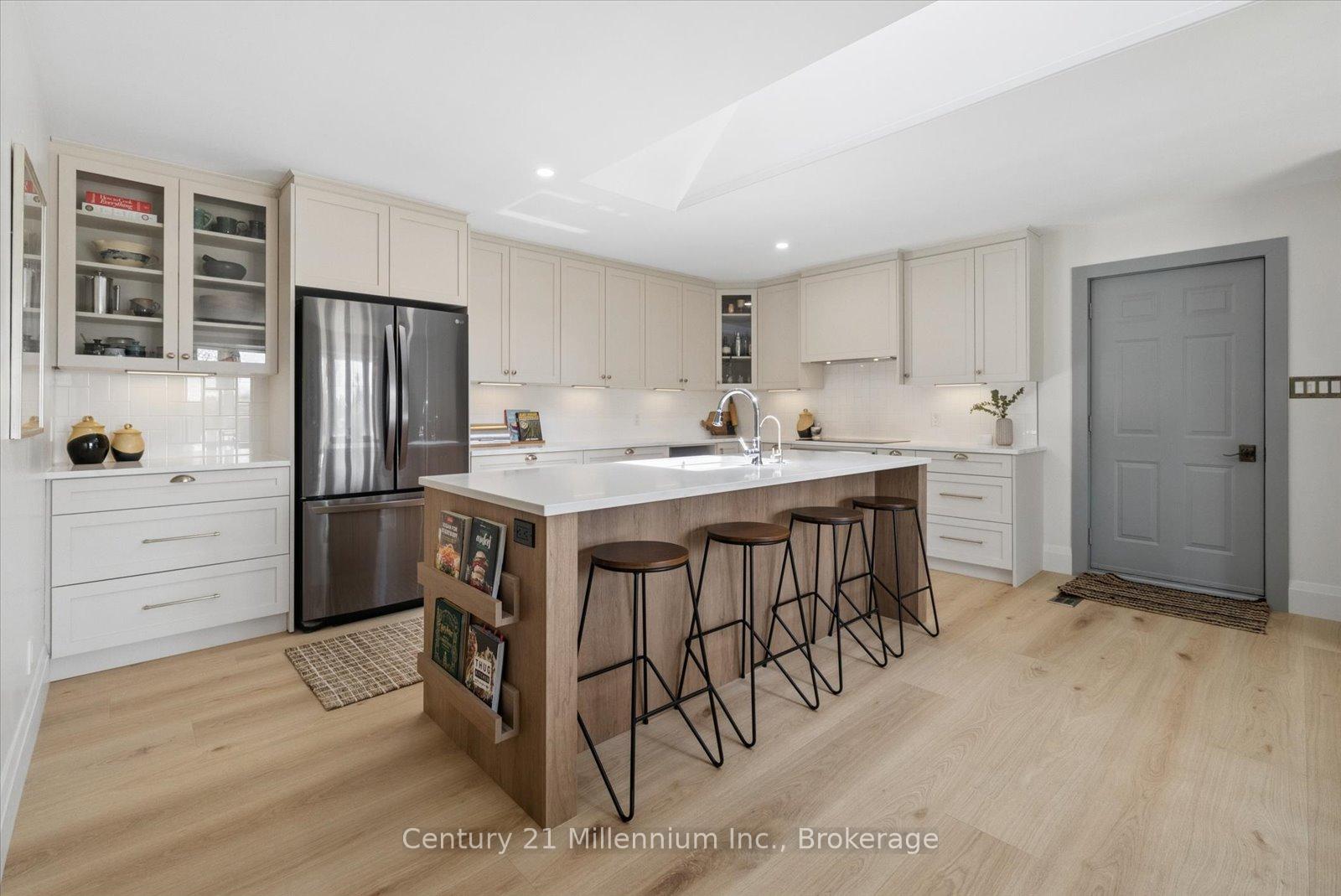 Photo 12 of 4 Blackburn Avenue, Clearview, Nottawa — HOMEH