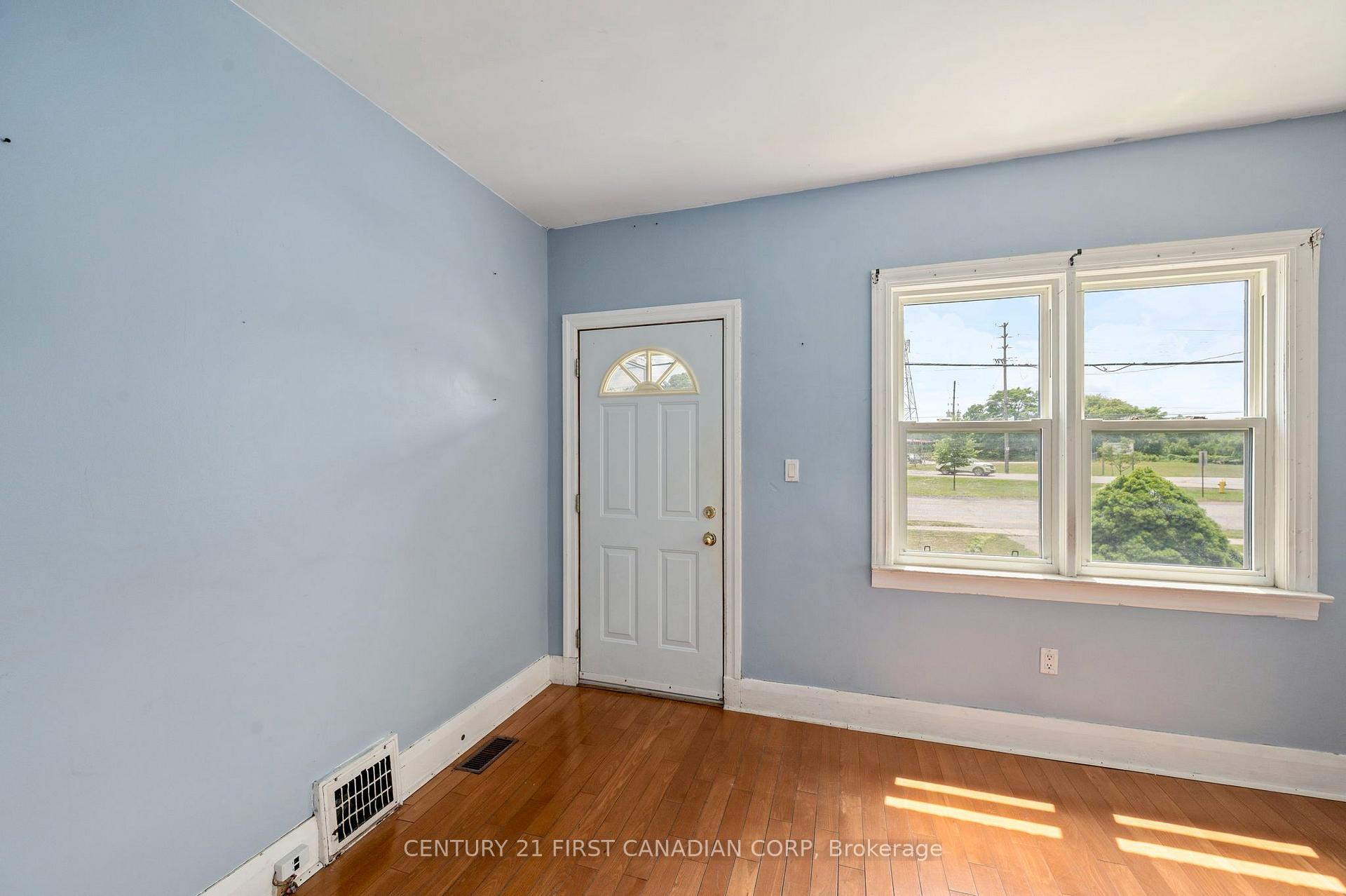 Photo 12 of 1456 Gore Road, London, East O — HOMEH
