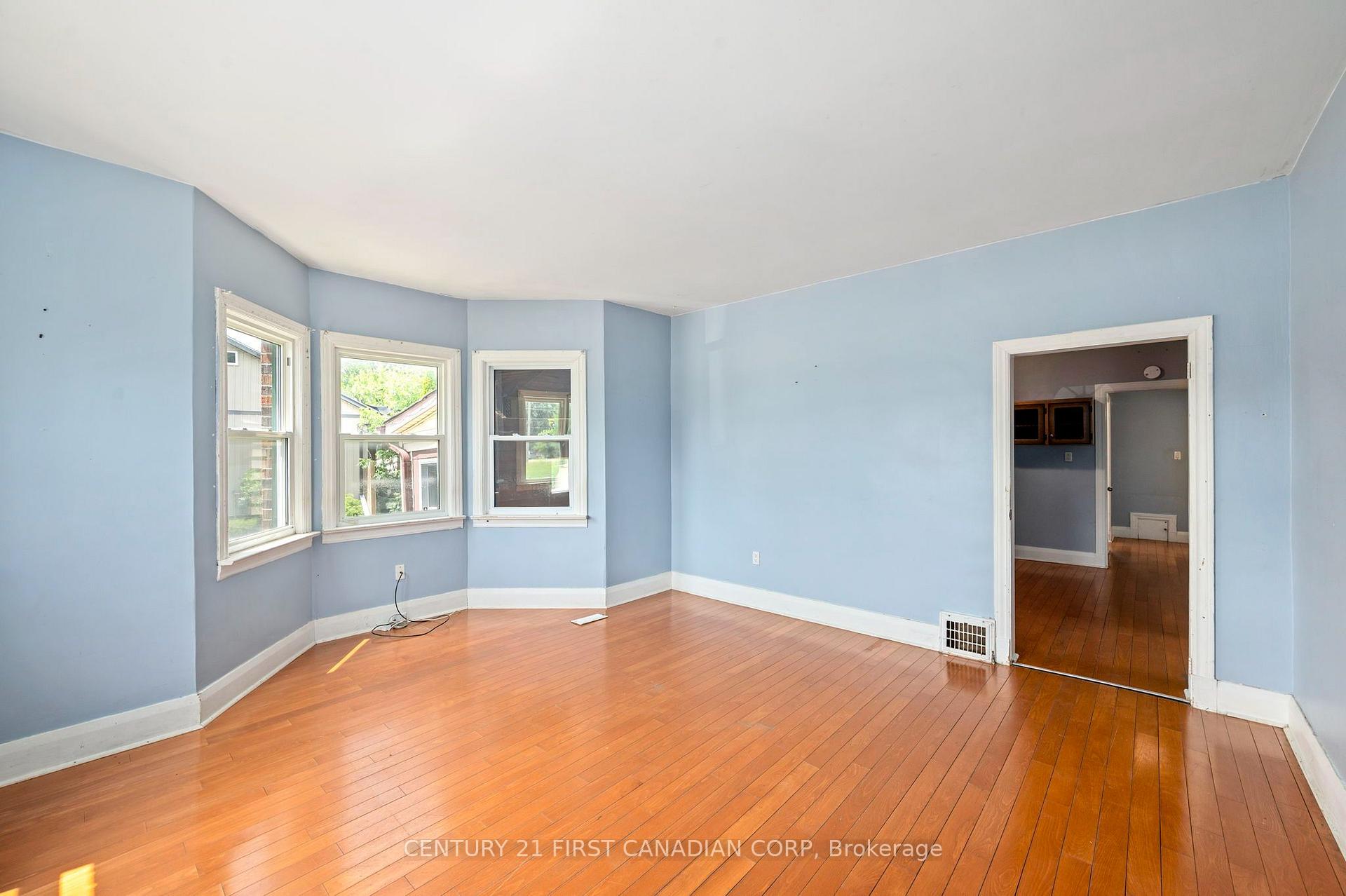 Photo 13 of 1456 Gore Road, London, East O — HOMEH