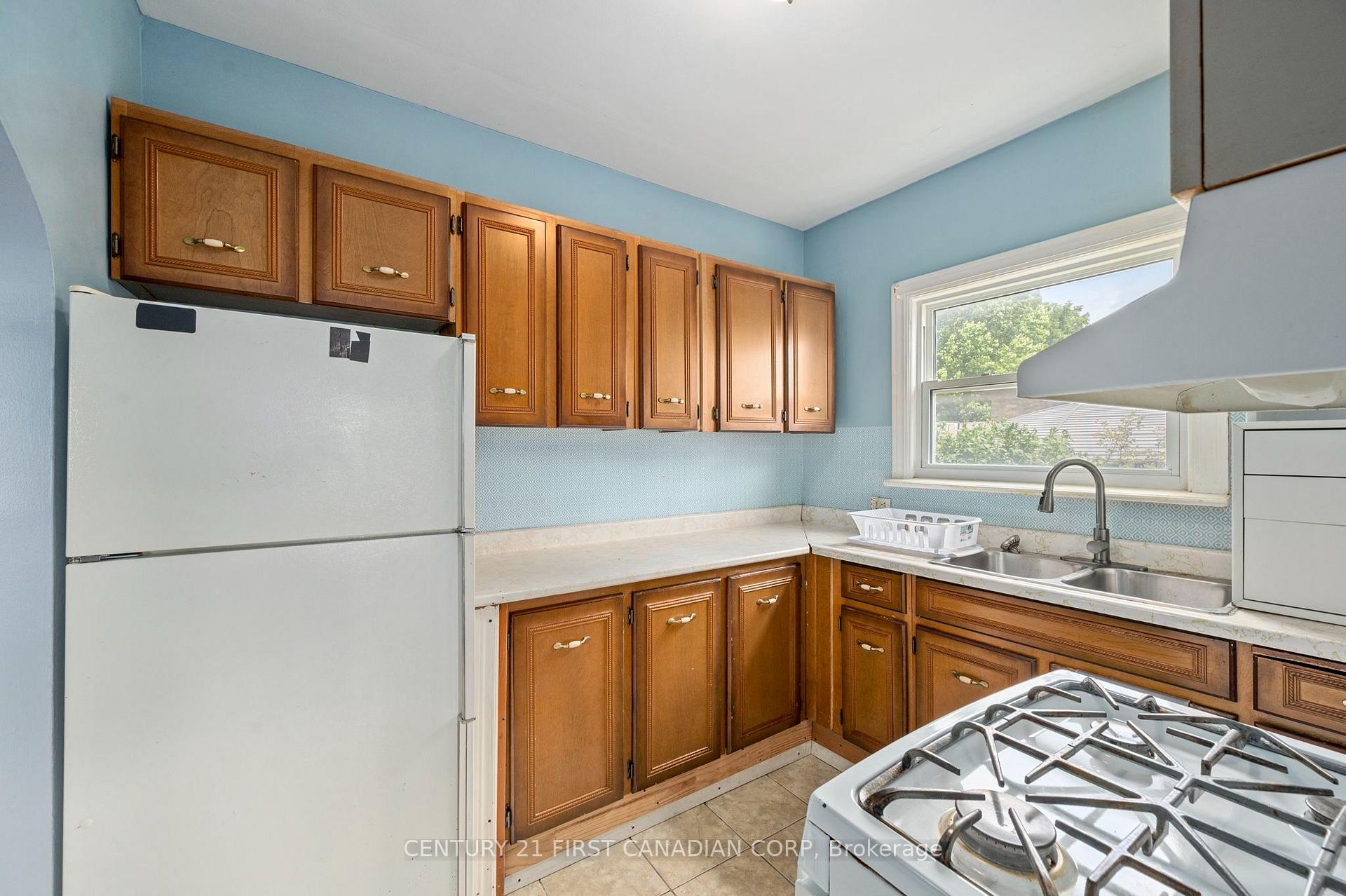 Photo 17 of 1456 Gore Road, London, East O — HOMEH