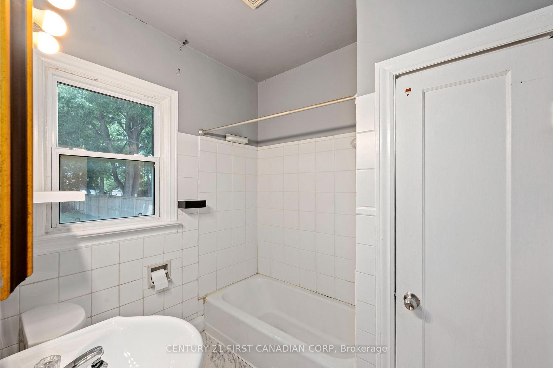 Photo 26 of 1456 Gore Road, London, East O — HOMEH