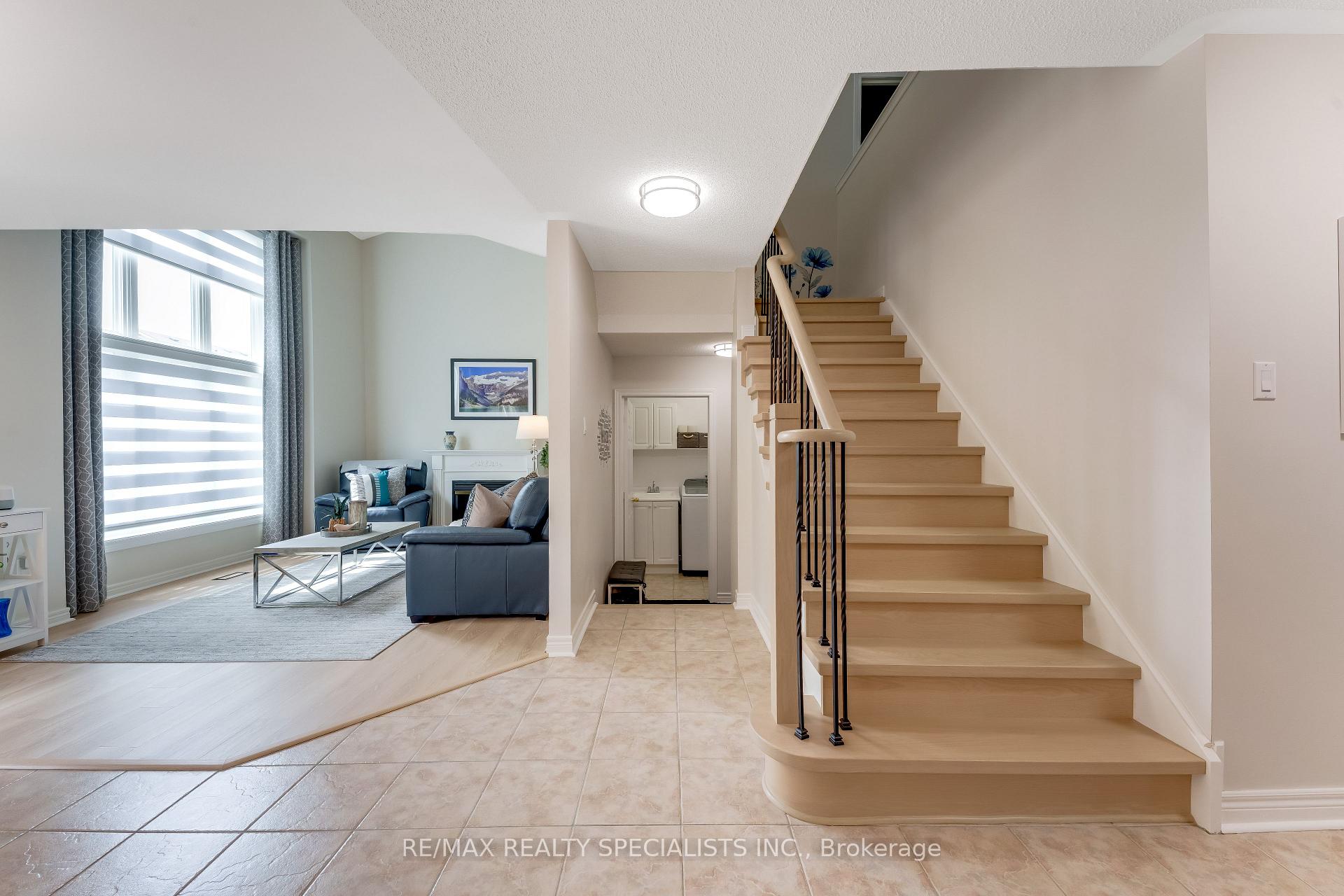 Photo 5 of 54 Red Plant Crescent, Brampton, Northwest Sandalwood Parkway — HOMEH