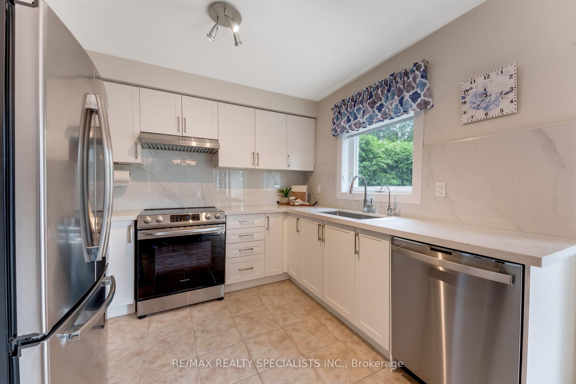 Photo 9 of 54 Red Plant Crescent, Brampton, Northwest Sandalwood Parkway — HOMEH