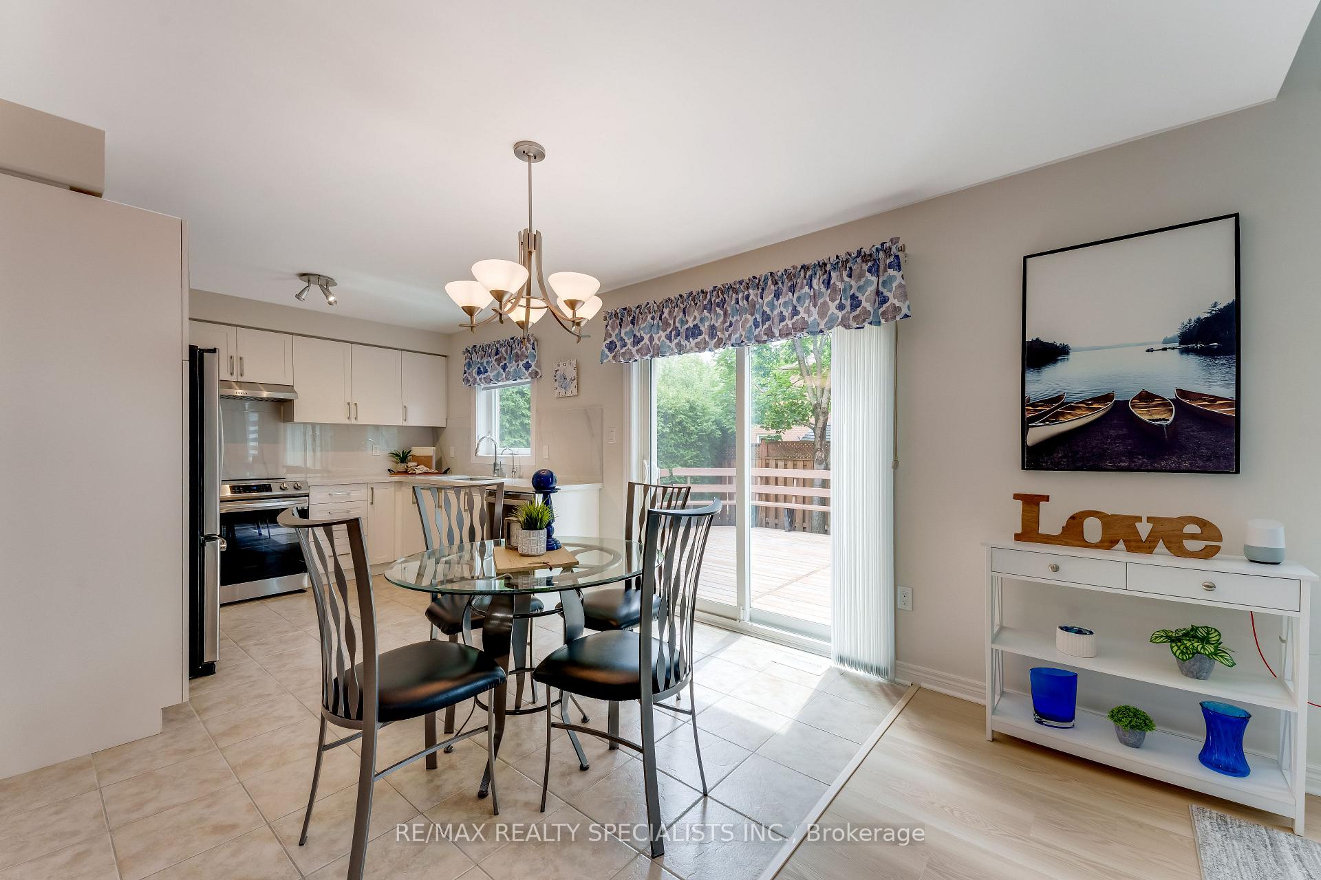 Photo 10 of 54 Red Plant Crescent, Brampton, Northwest Sandalwood Parkway — HOMEH