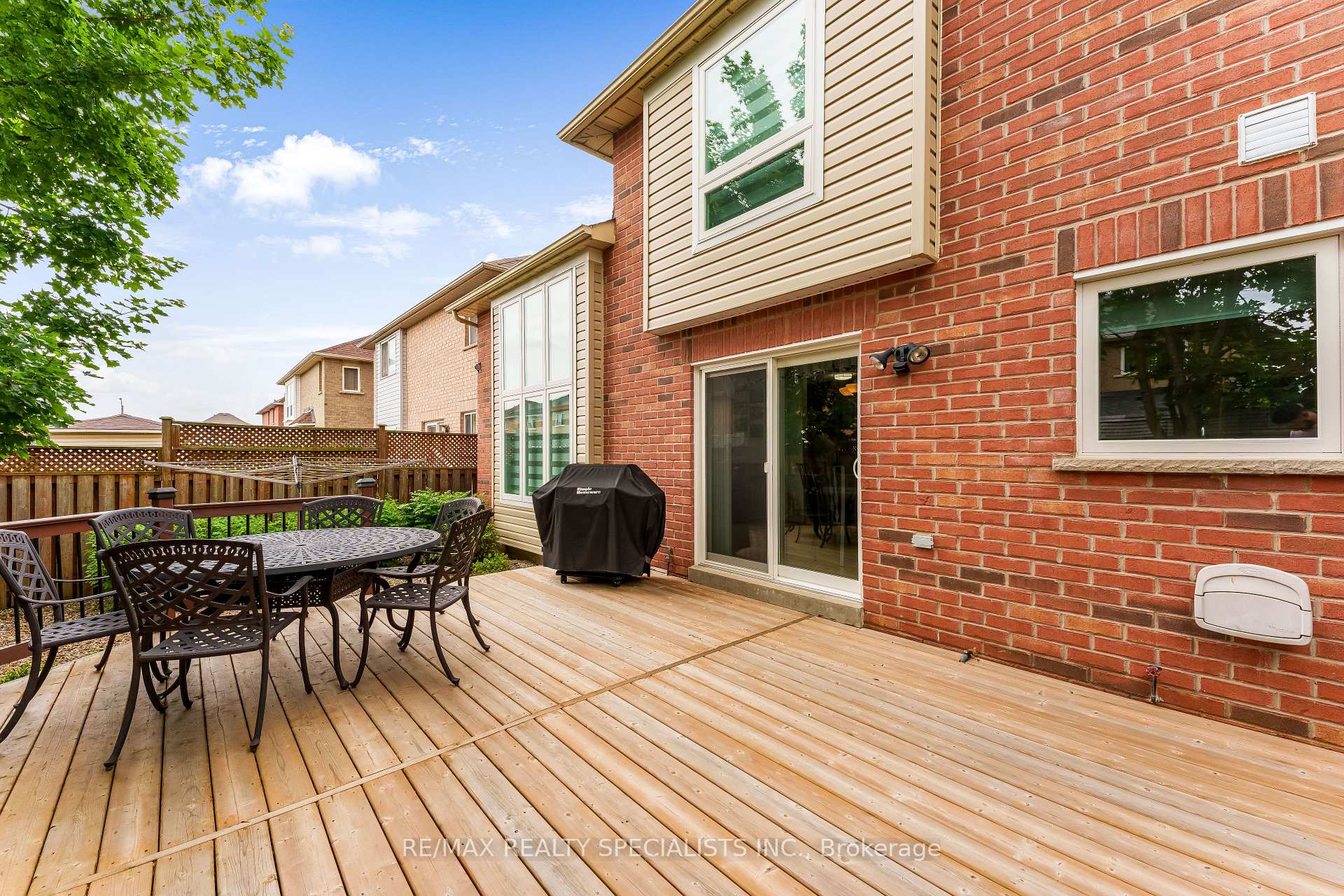 Photo 32 of 54 Red Plant Crescent, Brampton, Northwest Sandalwood Parkway — HOMEH