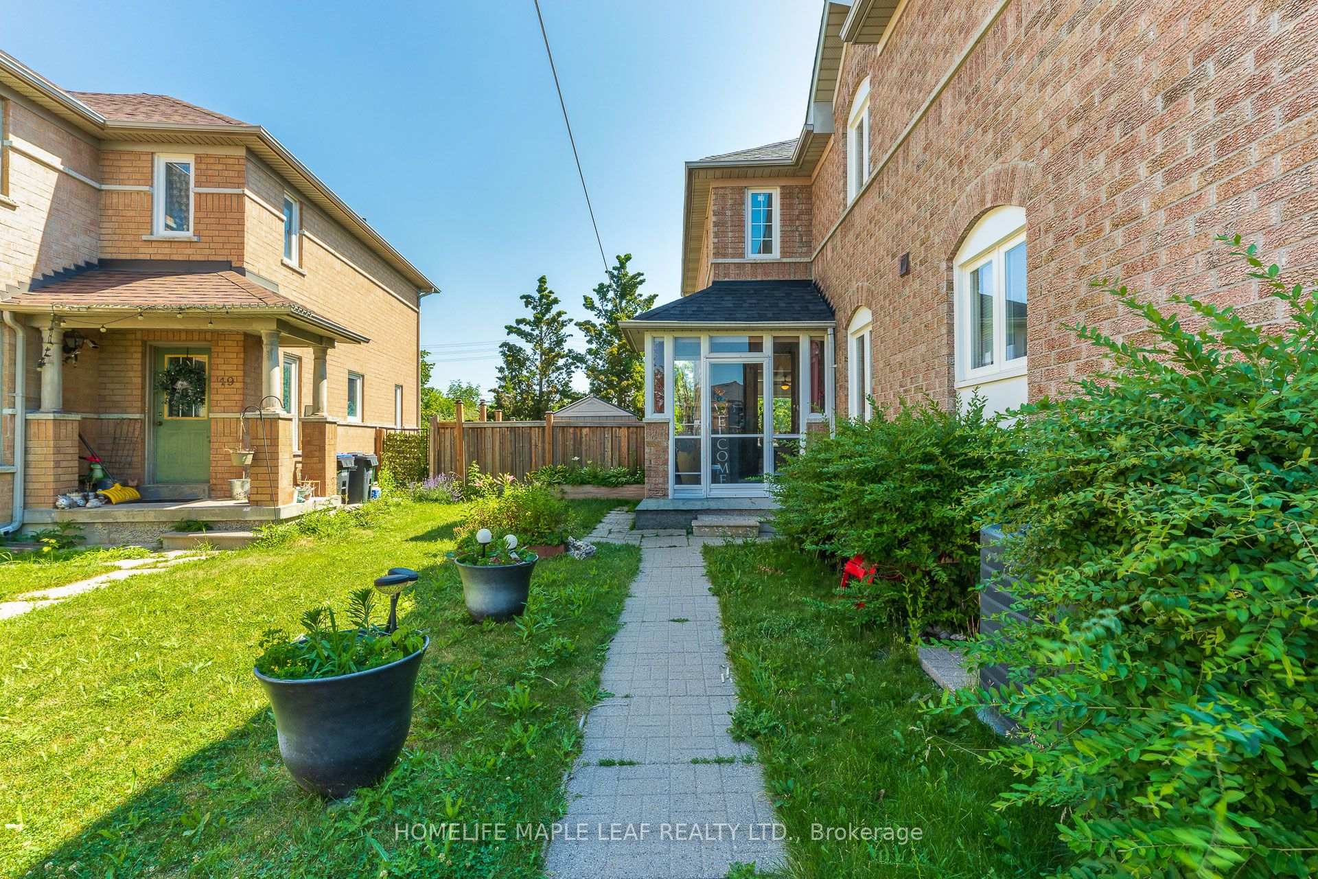 Front of 43 Morningmist Street