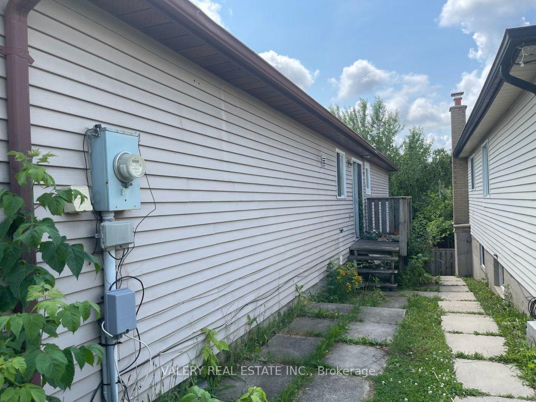 Photo 15 of Unit 2, 73 Hickling Trail, Barrie, Grove East — HOMEH