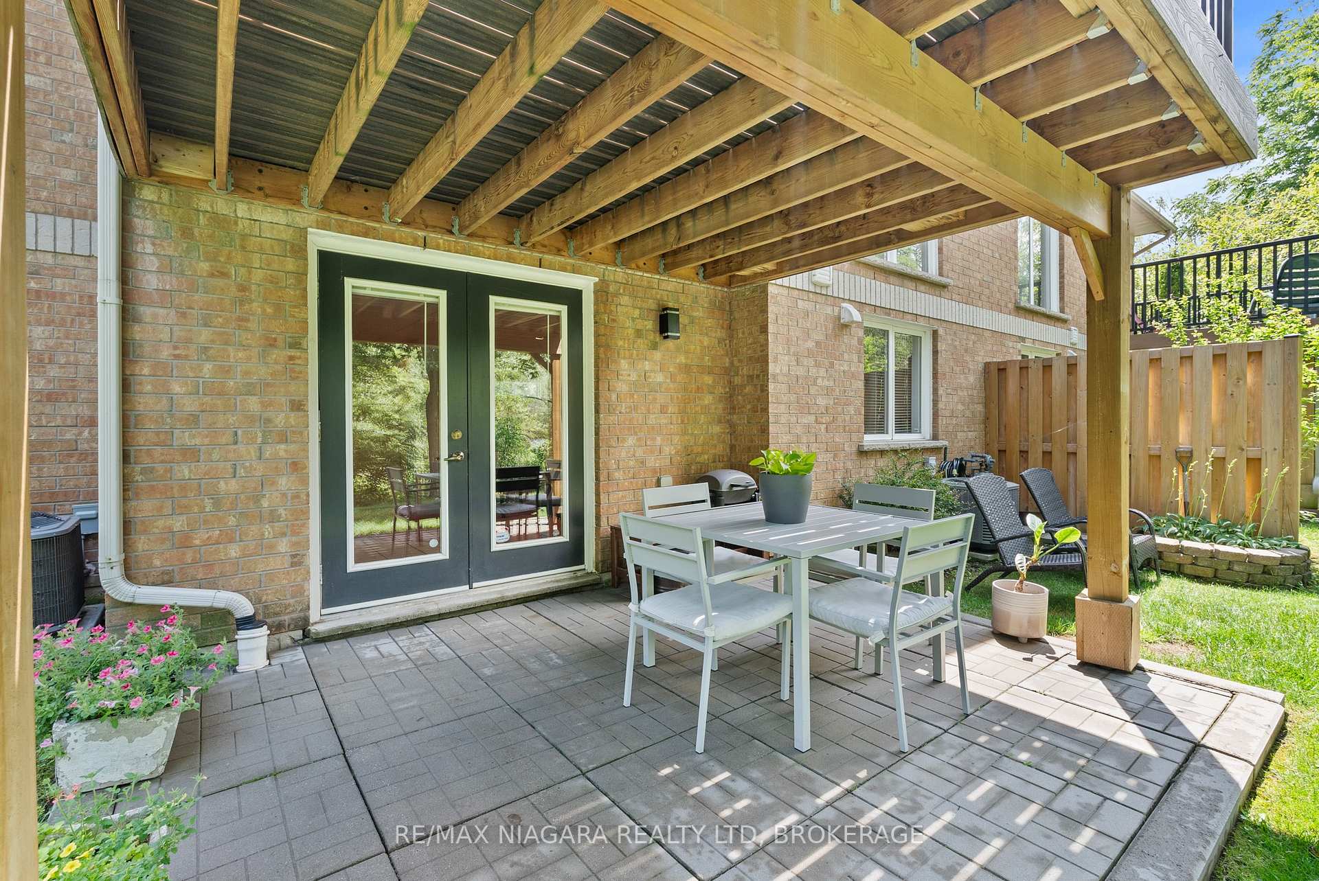 Photo 3 of Unit 15, 53 Bunting Road, St. Catharines, Secord Woods — HOMEH