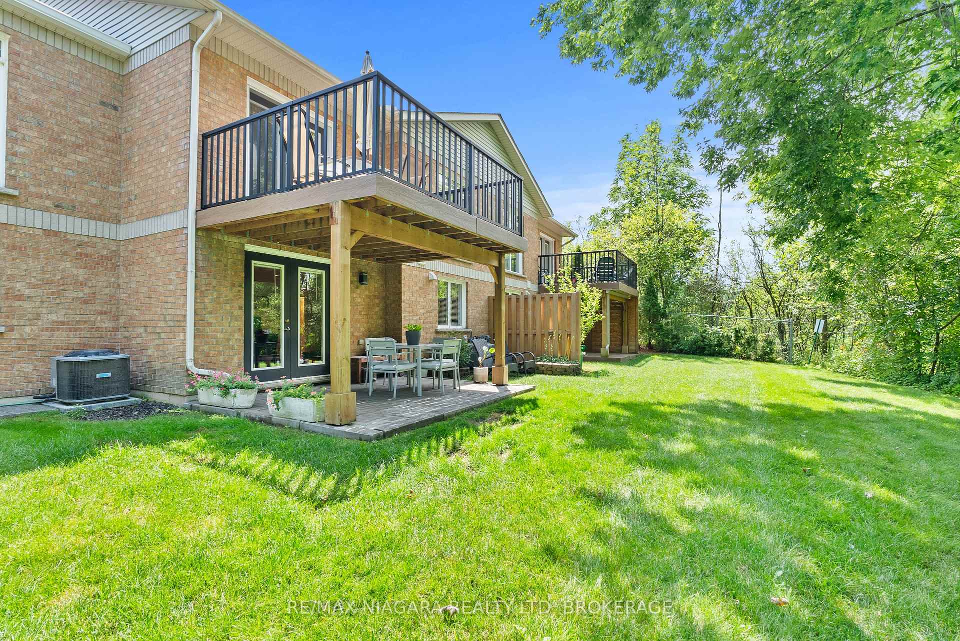 Photo 5 of Unit 15, 53 Bunting Road, St. Catharines, Secord Woods — HOMEH