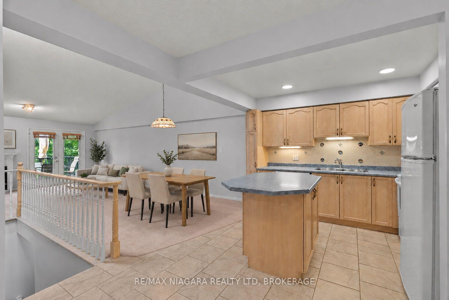Photo 8 of Unit 15, 53 Bunting Road, St. Catharines, Secord Woods — HOMEH