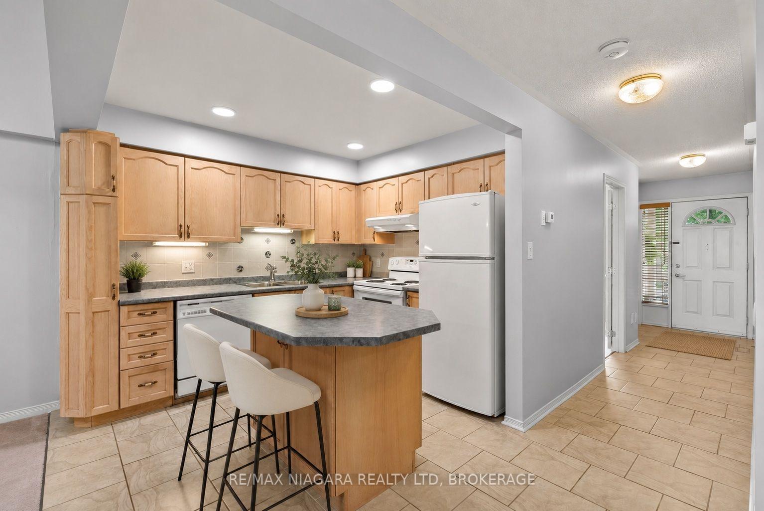 Photo 9 of Unit 15, 53 Bunting Road, St. Catharines, Secord Woods — HOMEH