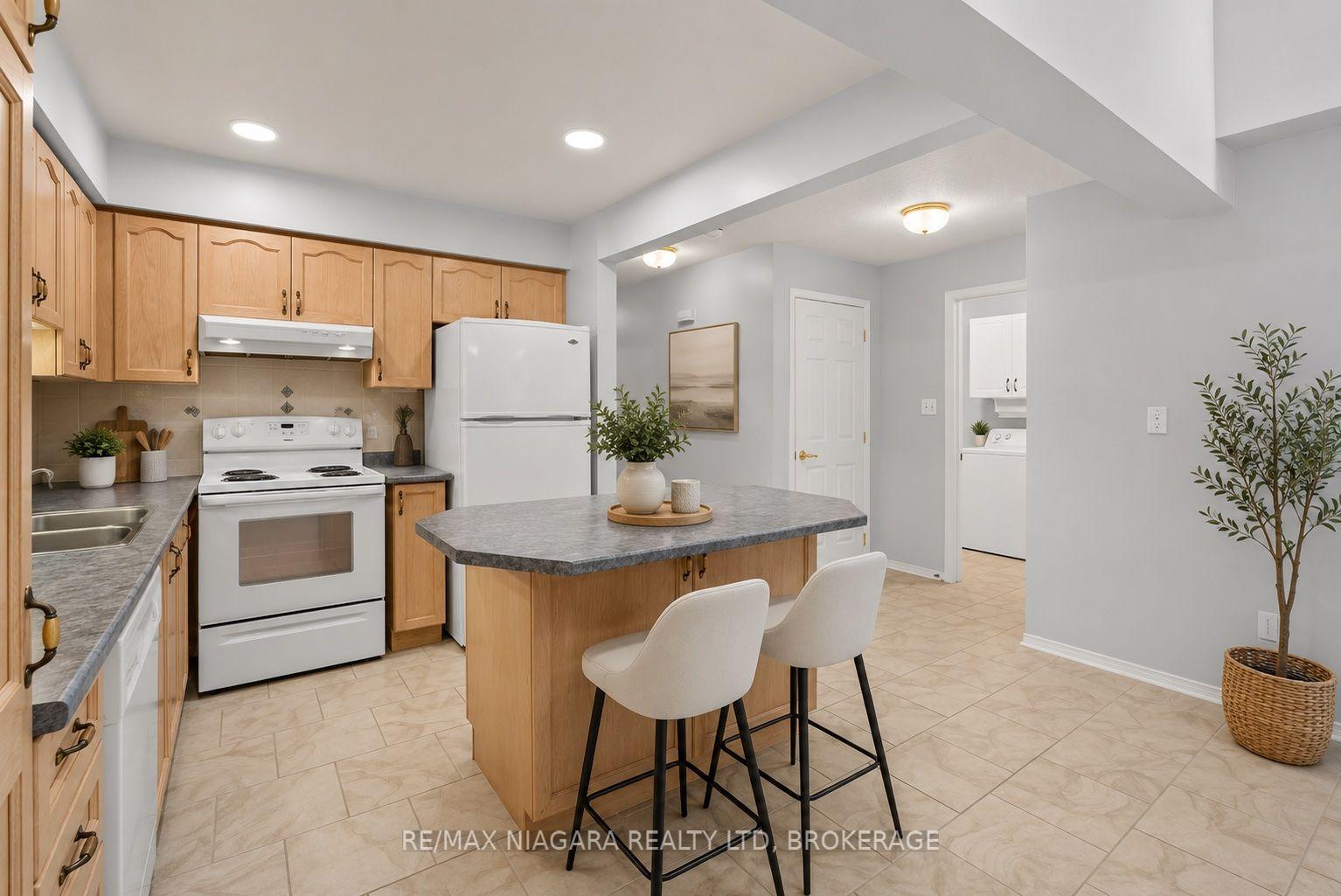 Photo 11 of Unit 15, 53 Bunting Road, St. Catharines, Secord Woods — HOMEH
