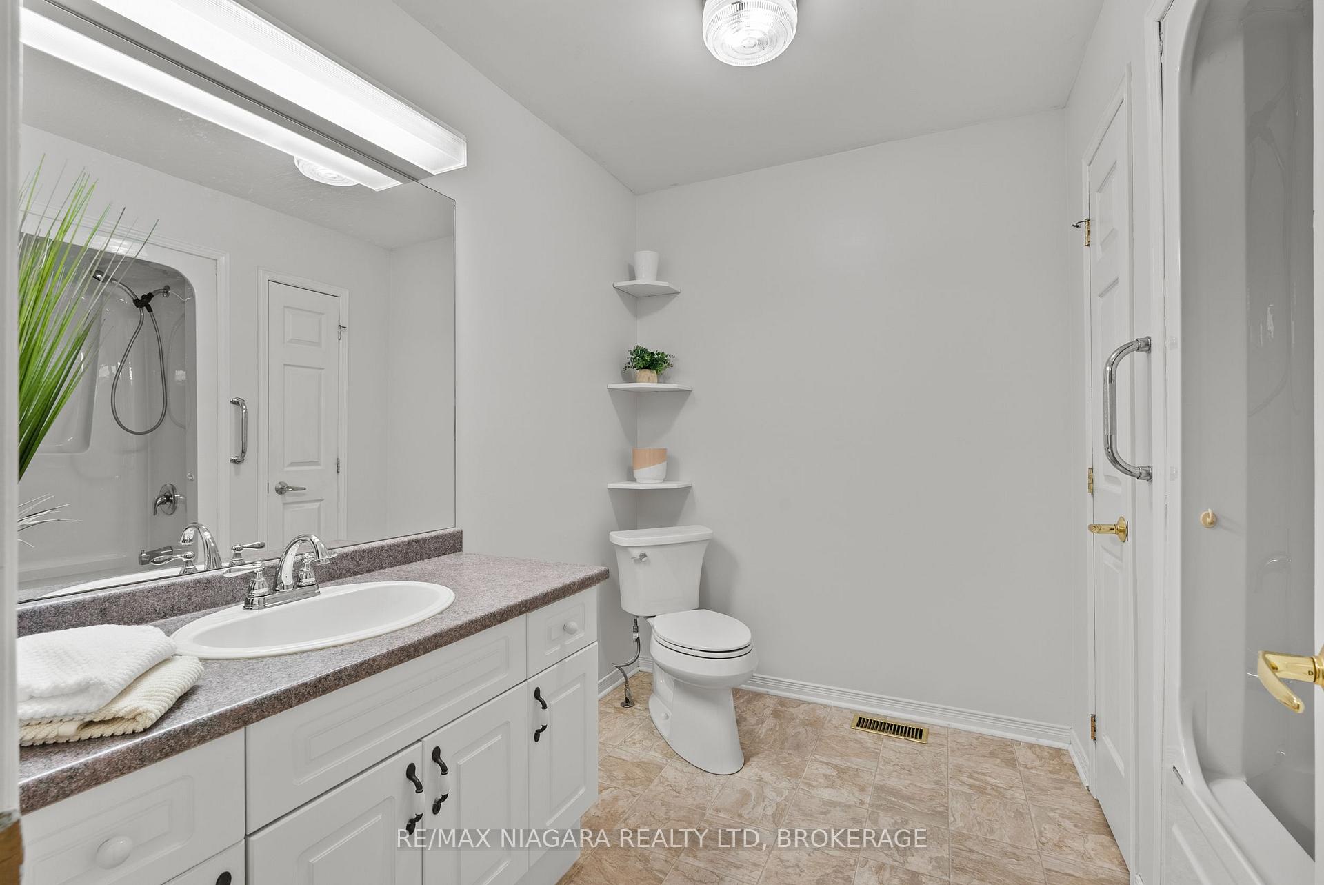 Photo 16 of Unit 15, 53 Bunting Road, St. Catharines, Secord Woods — HOMEH