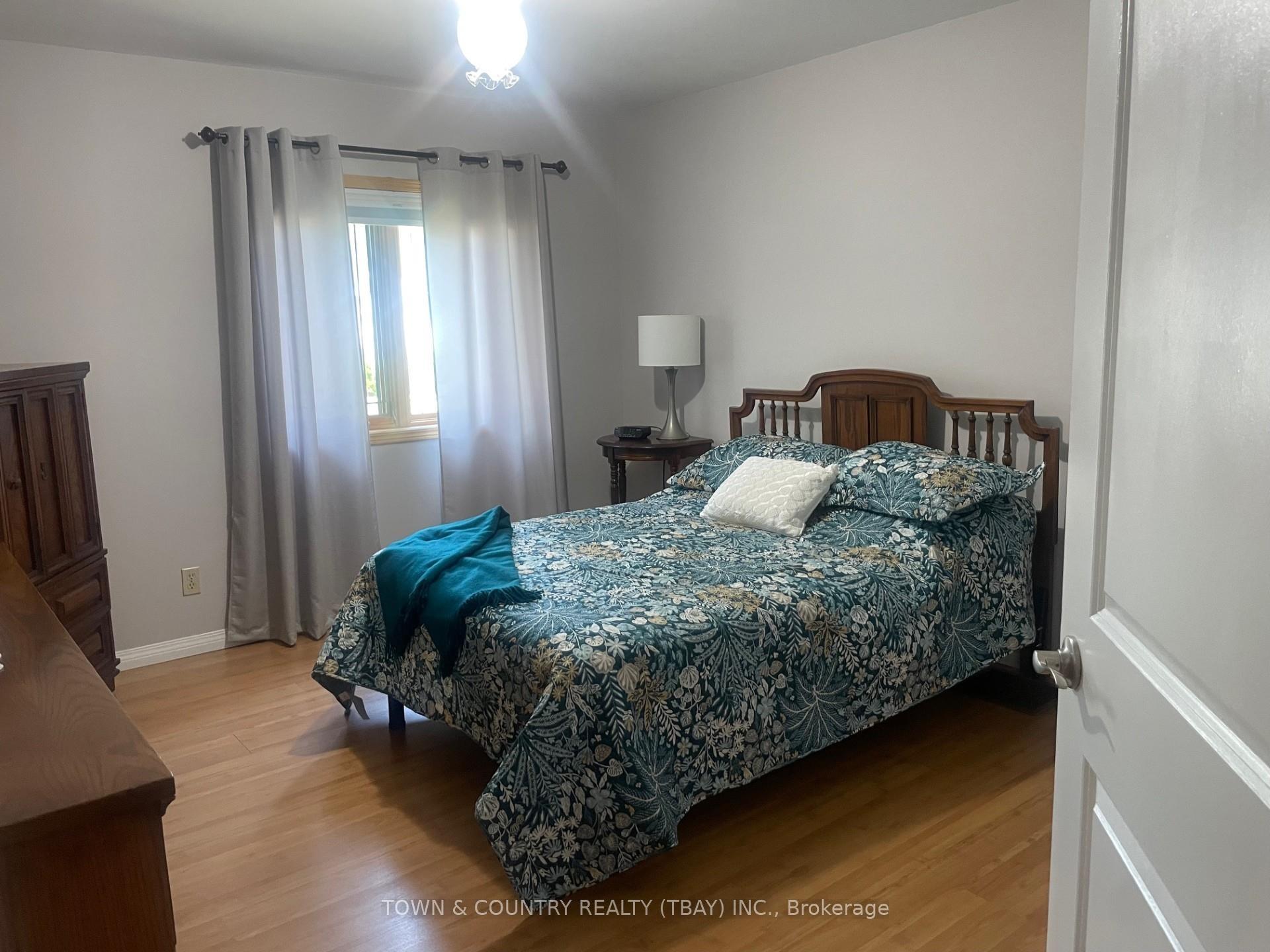 Photo 4 of 145 Duke Street, Thunder Bay, College Heights — HOMEH