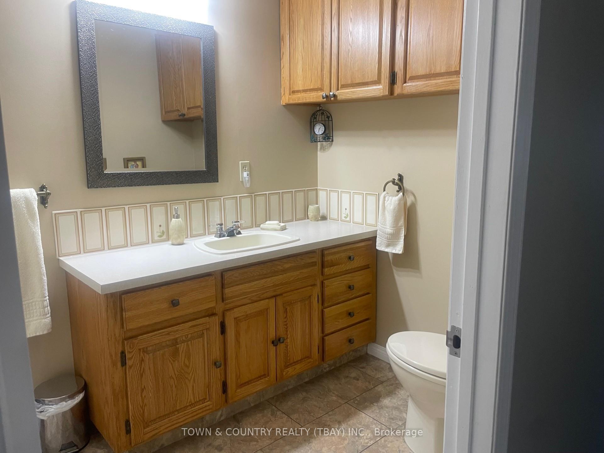 Photo 7 of 145 Duke Street, Thunder Bay, College Heights — HOMEH