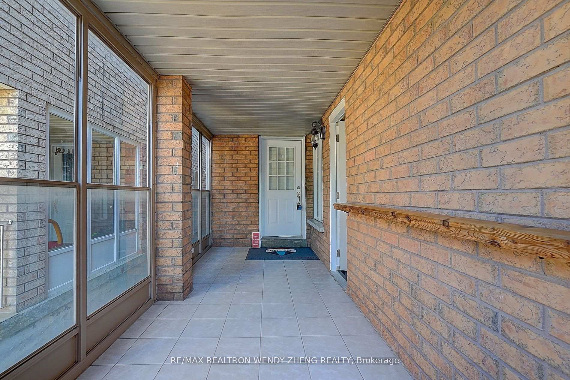 Photo 3 of 13 Apollo Road, Markham, Middlefield — HOMEH
