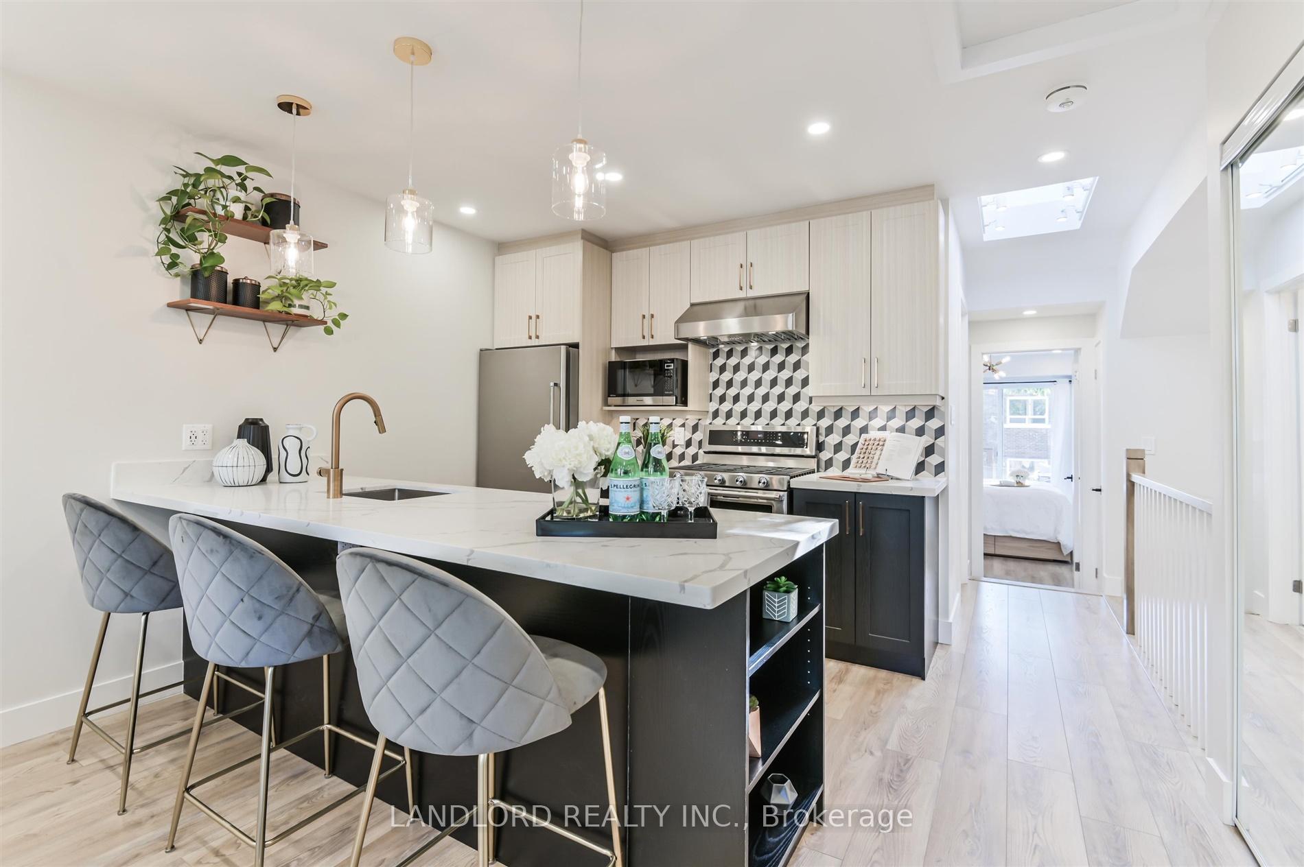 Photo 1 of Unit Upper, 90 Tecumseth Street, Toronto, Niagara — HOMEH