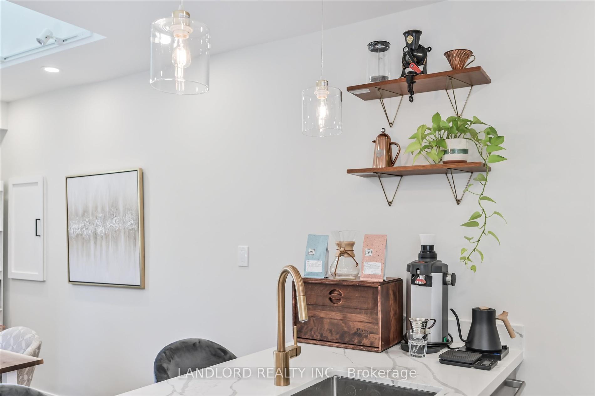 Photo 5 of Unit Upper, 90 Tecumseth Street, Toronto, Niagara — HOMEH