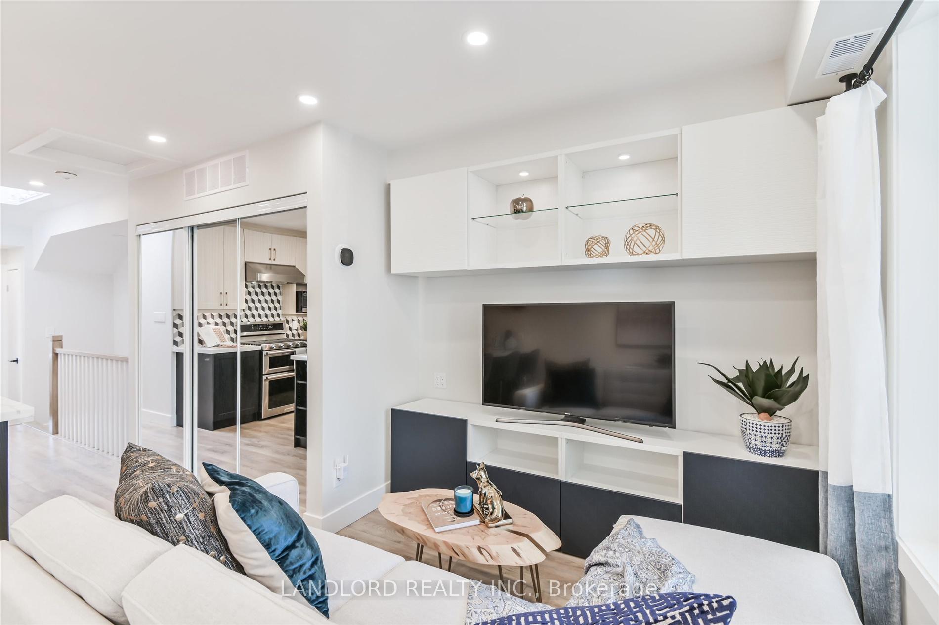 Photo 8 of Unit Upper, 90 Tecumseth Street, Toronto, Niagara — HOMEH