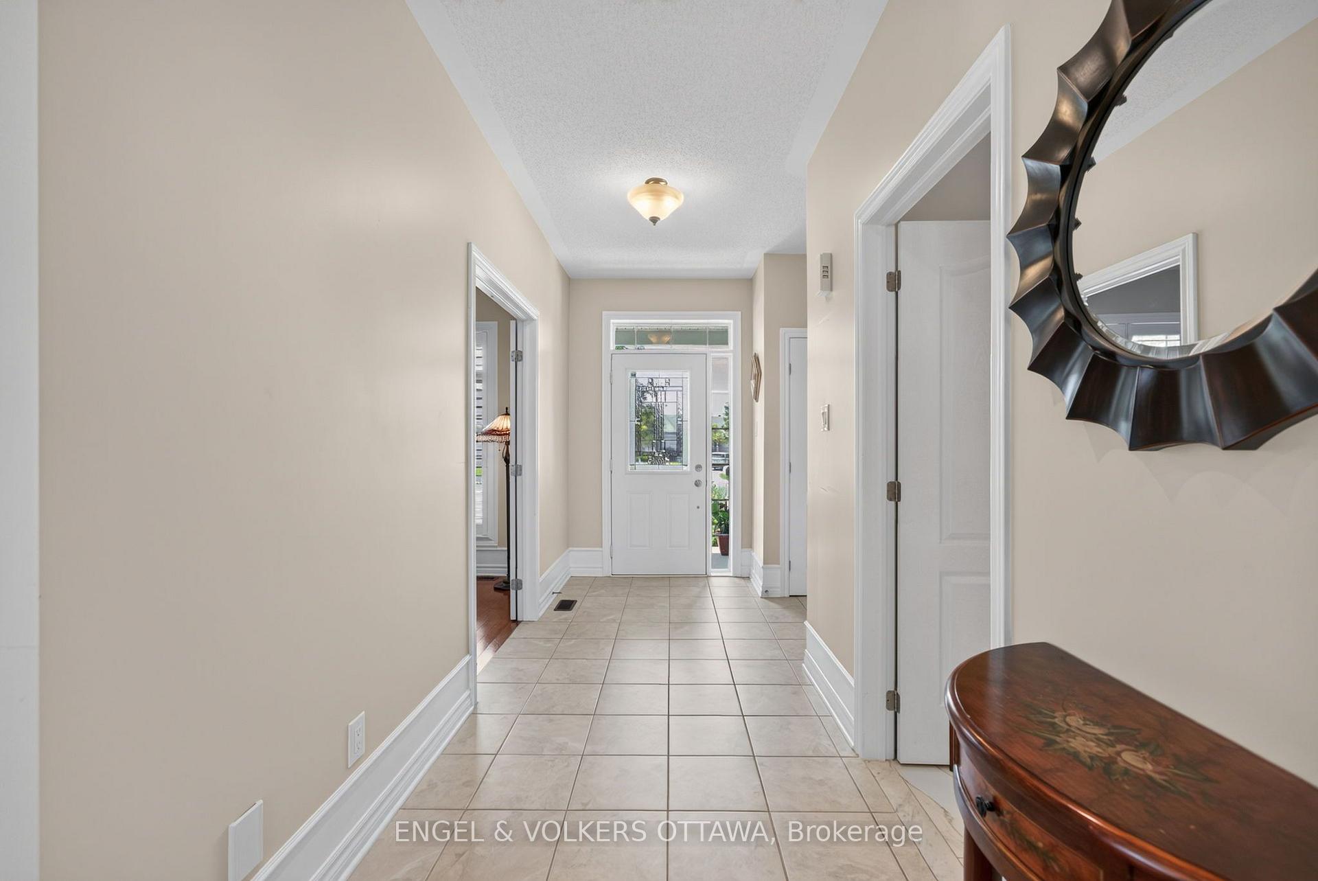 Photo 3 of 106 Equinelle Drive, North Grenville, North Grenville Twp (Kemptville South) — HOMEH