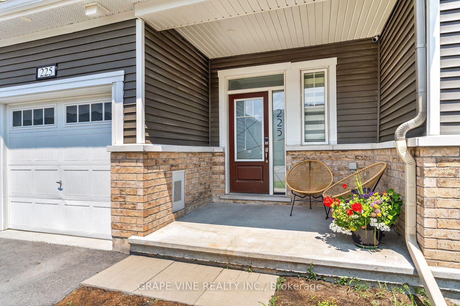 Photo 2 of 225 Billrian Crescent, Ottawa, Stittsville (North) — HOMEH