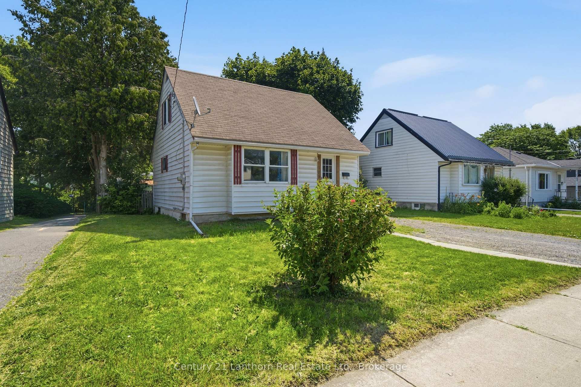 Photo 1 of 105 Humewood Drive, Belleville, Belleville Ward — HOMEH