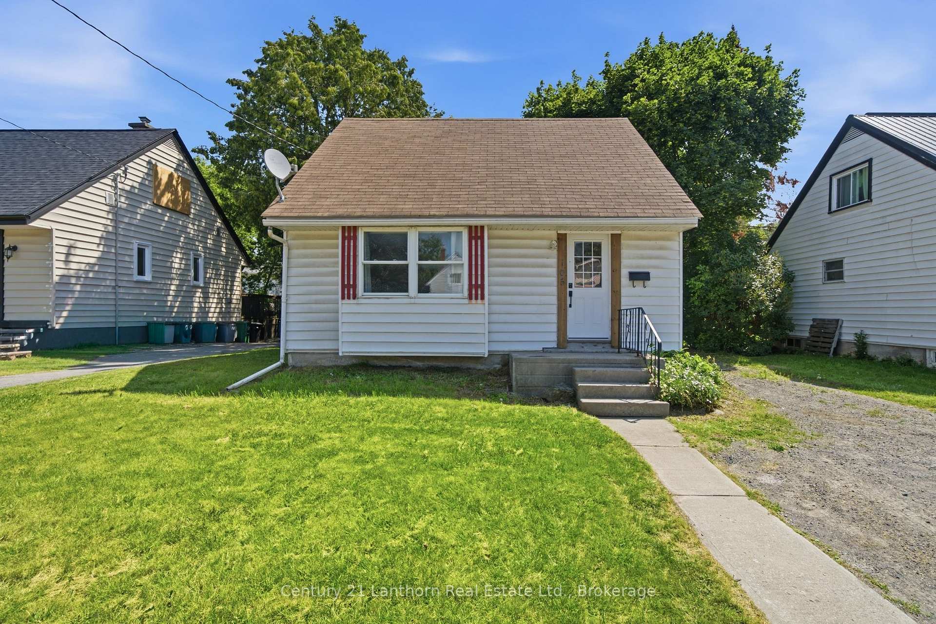 Photo 3 of 105 Humewood Drive, Belleville, Belleville Ward — HOMEH