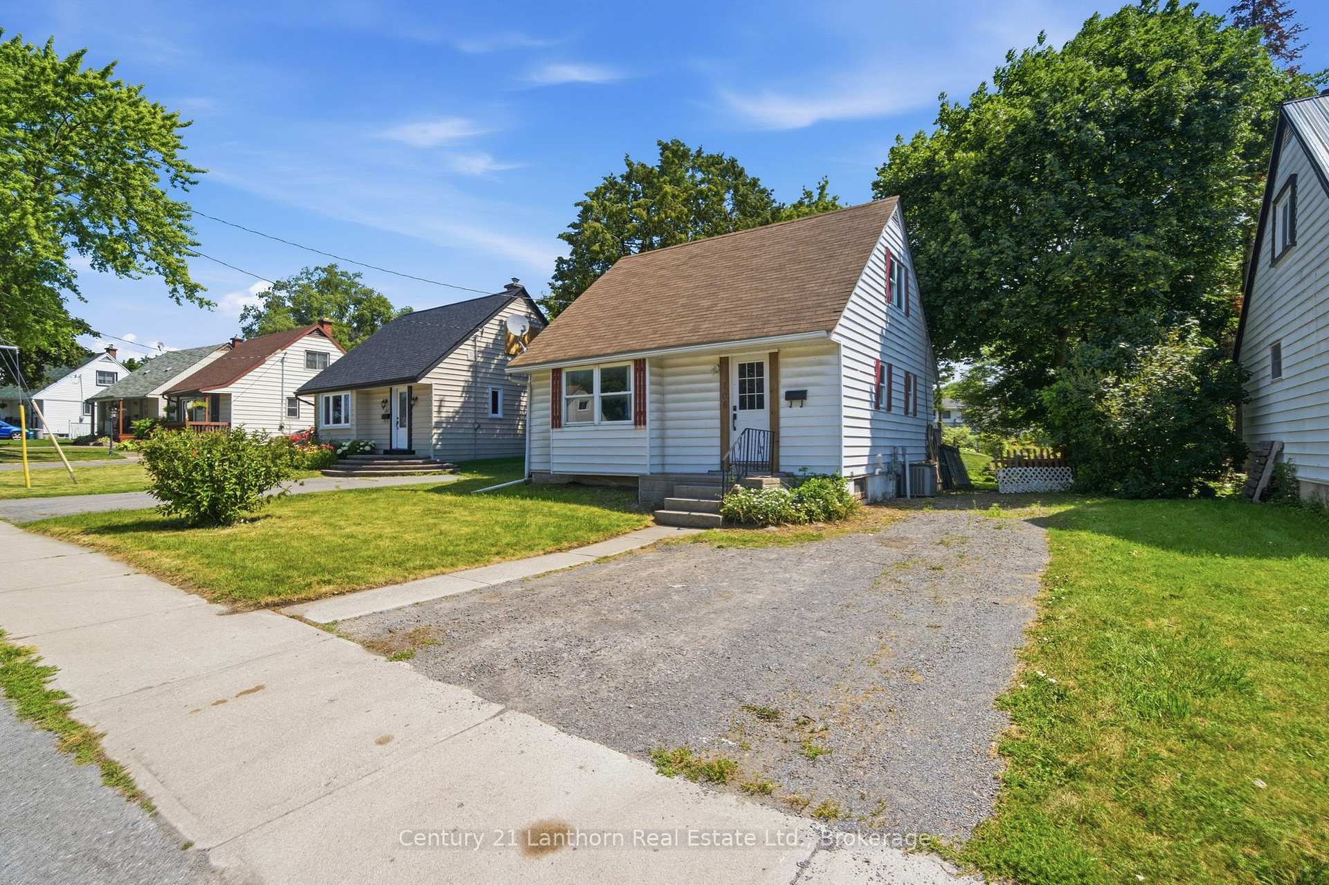 Photo 4 of 105 Humewood Drive, Belleville, Belleville Ward — HOMEH