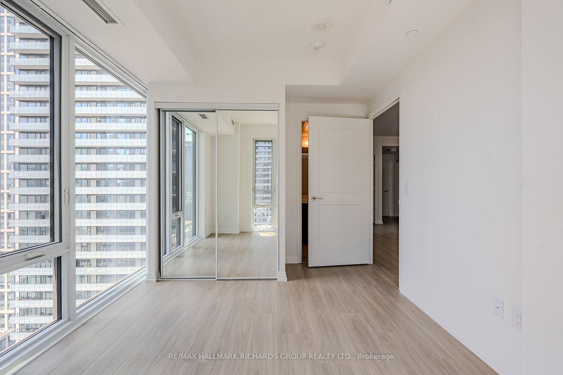 Photo 8 of Unit 3023, 28 Widmer Street, Toronto, Waterfront Communities — HOMEH