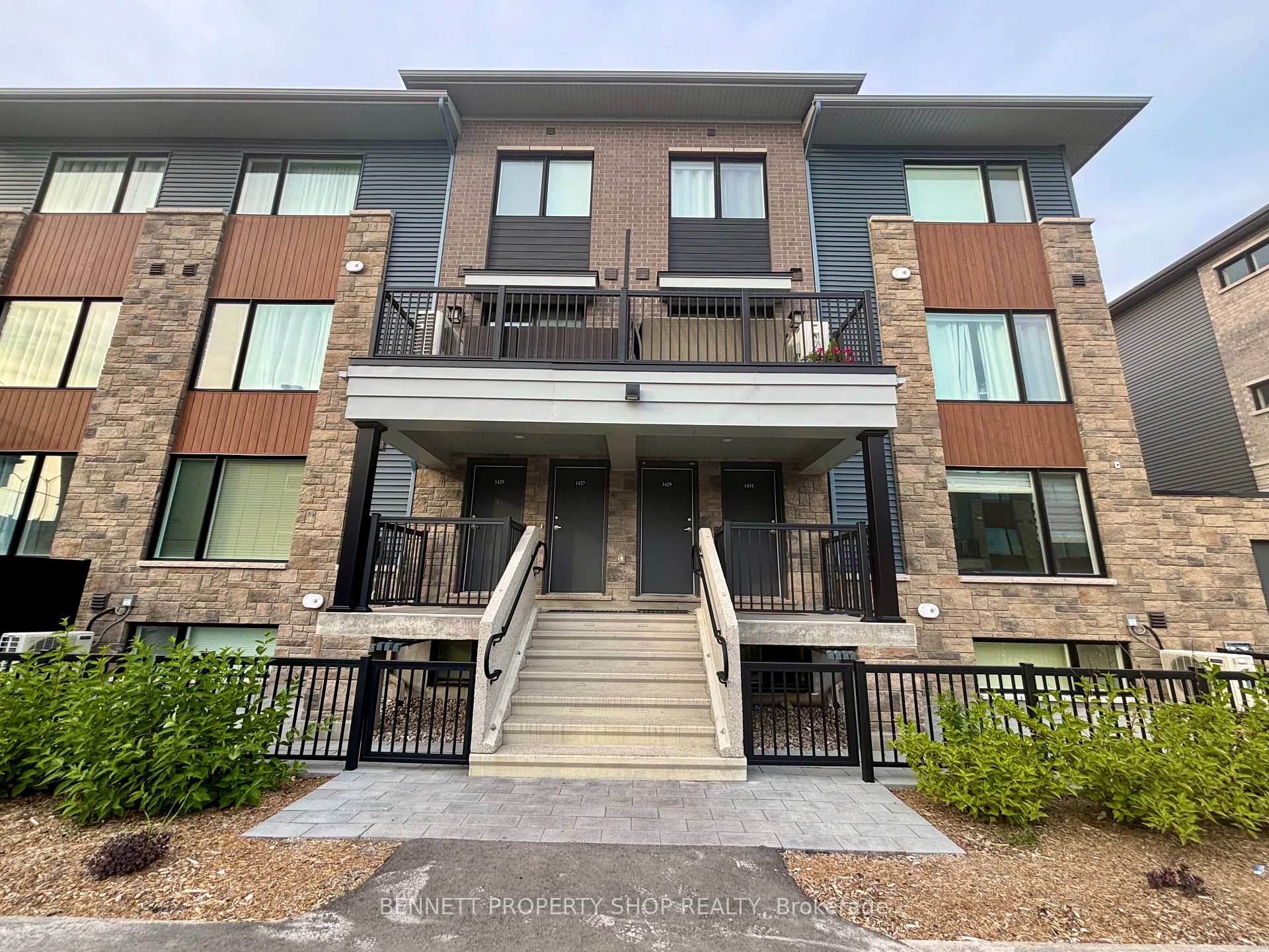 Photo 2 of 1429 Creekway Private, Ottawa, Kanata - Kanata Lakes/Heritage Hills — HOMEH