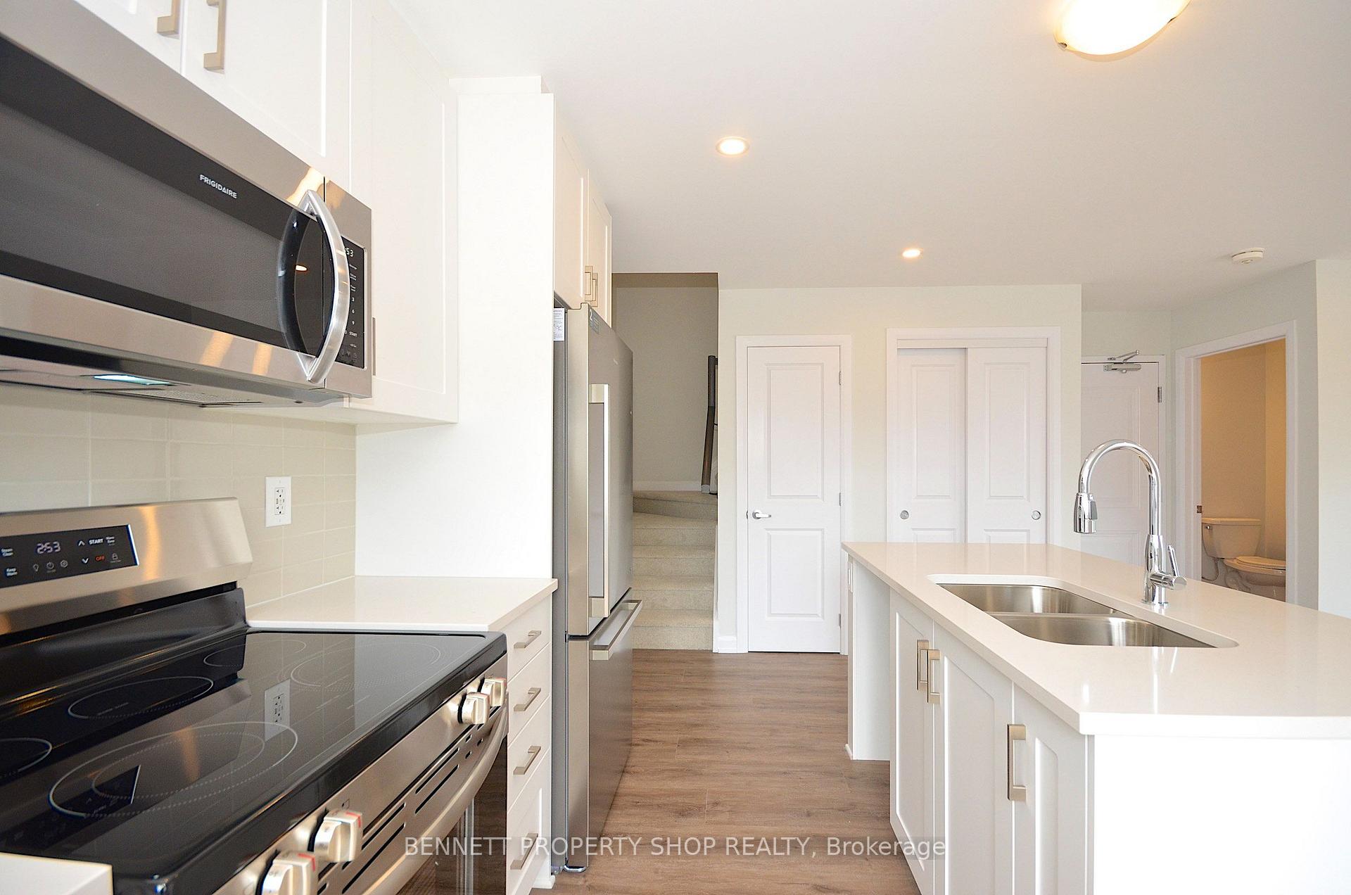 Photo 4 of 1429 Creekway Private, Ottawa, Kanata - Kanata Lakes/Heritage Hills — HOMEH