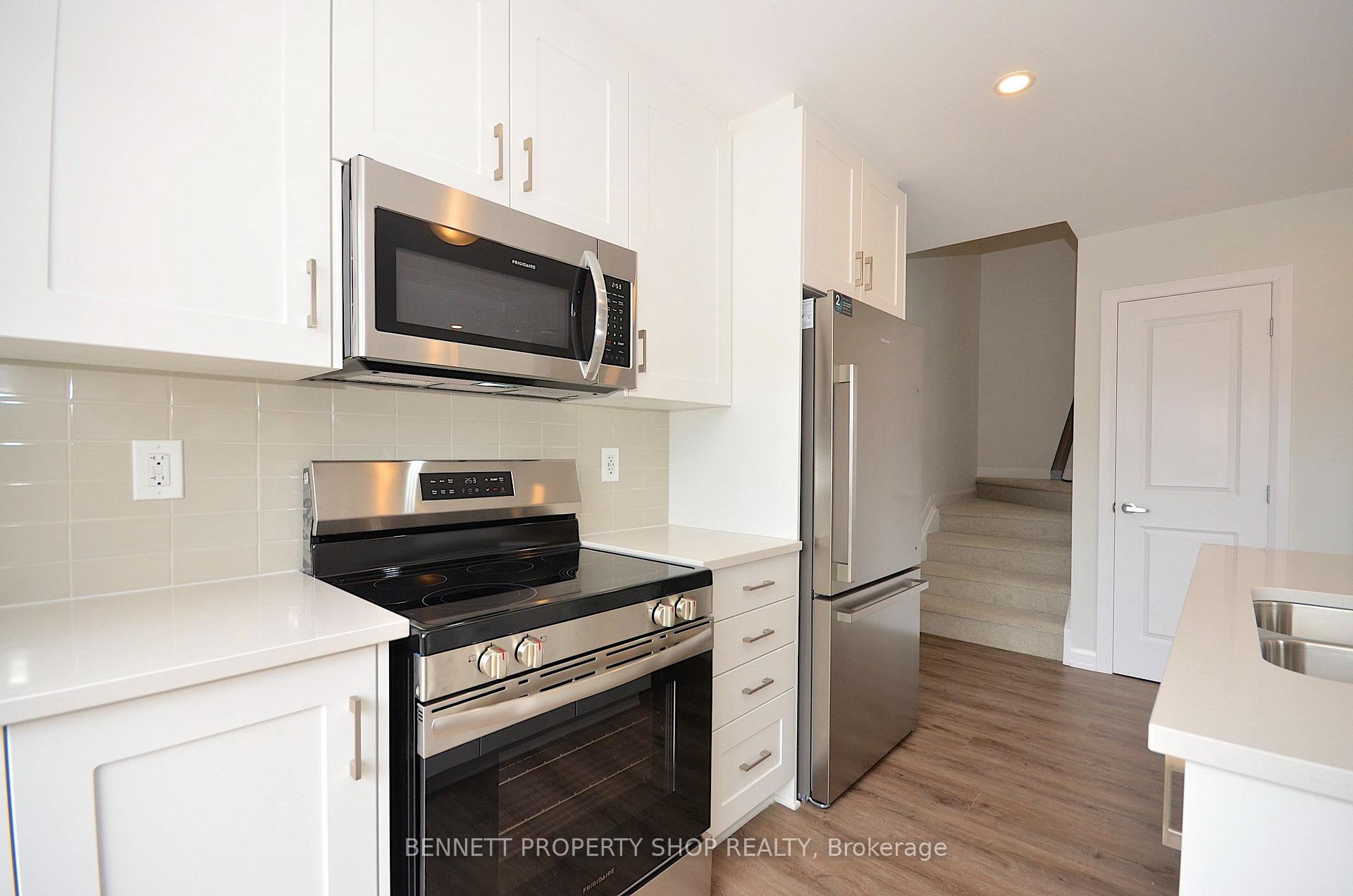 Photo 8 of 1429 Creekway Private, Ottawa, Kanata - Kanata Lakes/Heritage Hills — HOMEH