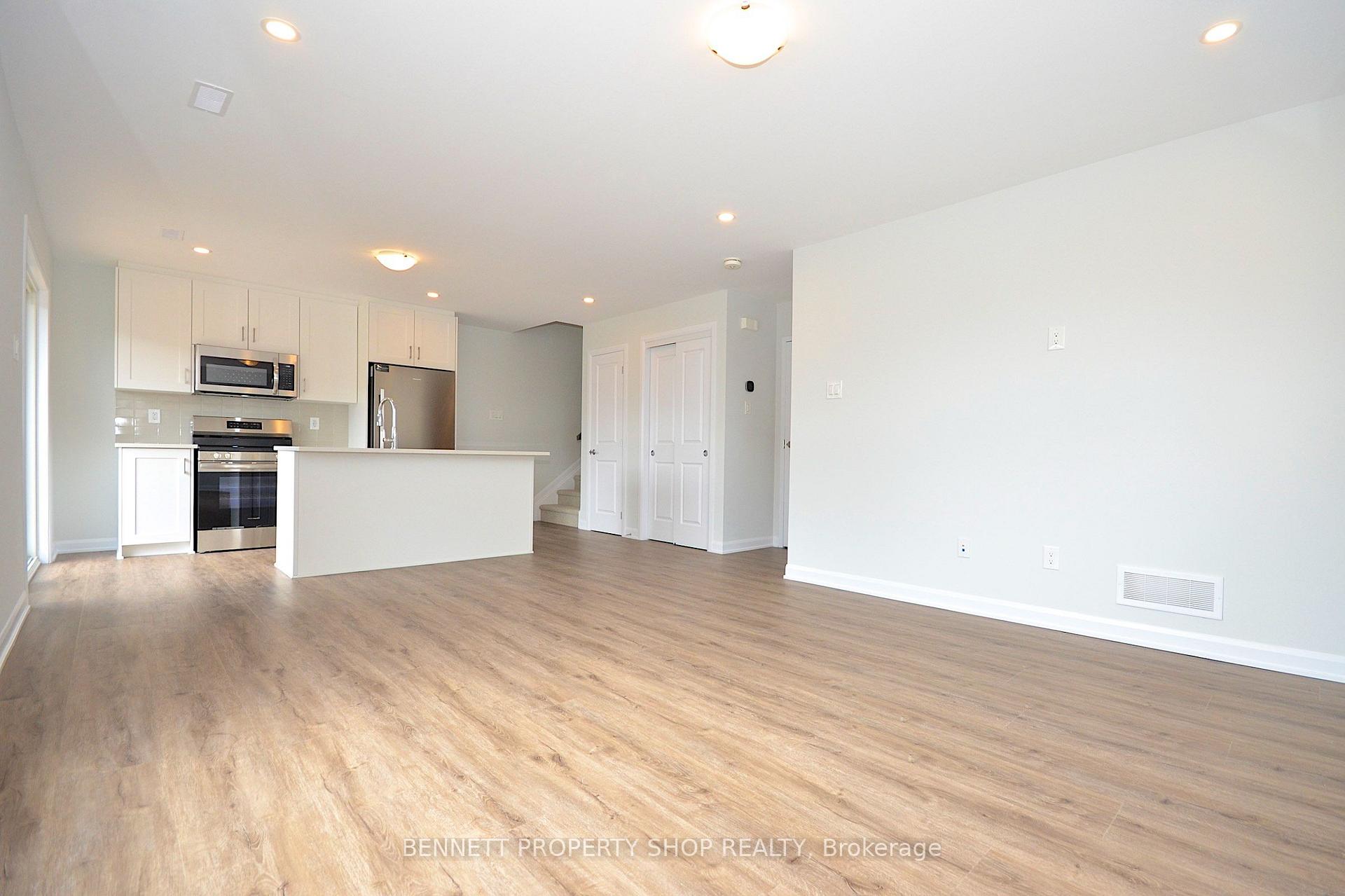 Photo 9 of 1429 Creekway Private, Ottawa, Kanata - Kanata Lakes/Heritage Hills — HOMEH