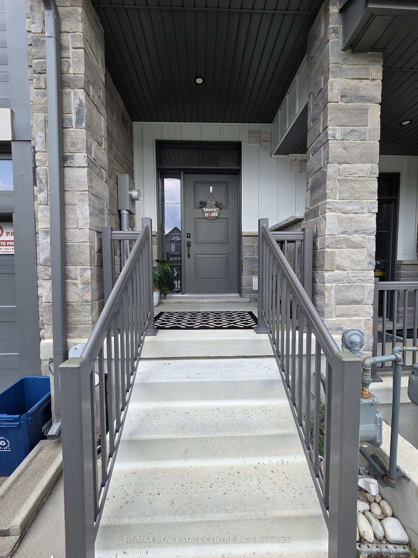 Photo 2 of 36 Queensbrook Crescent, Cambridge, Westview — HOMEH