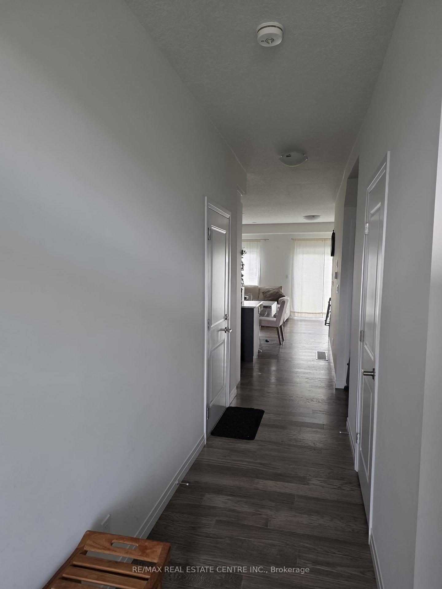 Photo 6 of 36 Queensbrook Crescent, Cambridge, Westview — HOMEH