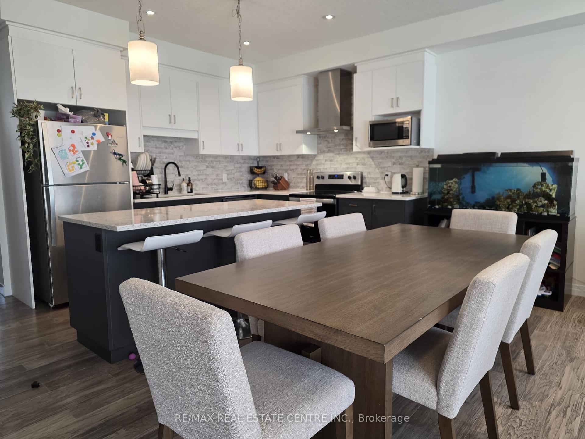 Photo 9 of 36 Queensbrook Crescent, Cambridge, Westview — HOMEH