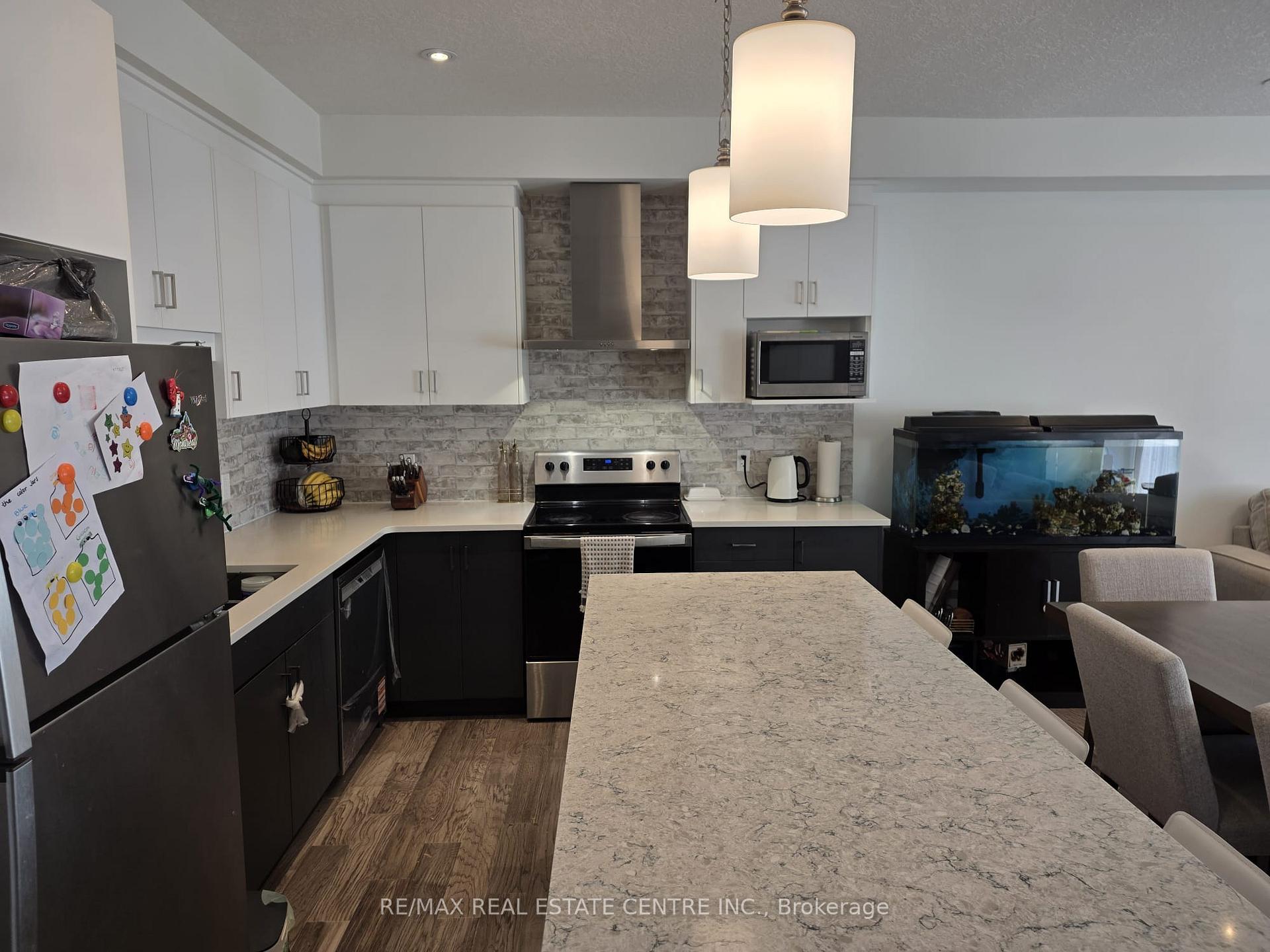 Photo 11 of 36 Queensbrook Crescent, Cambridge, Westview — HOMEH