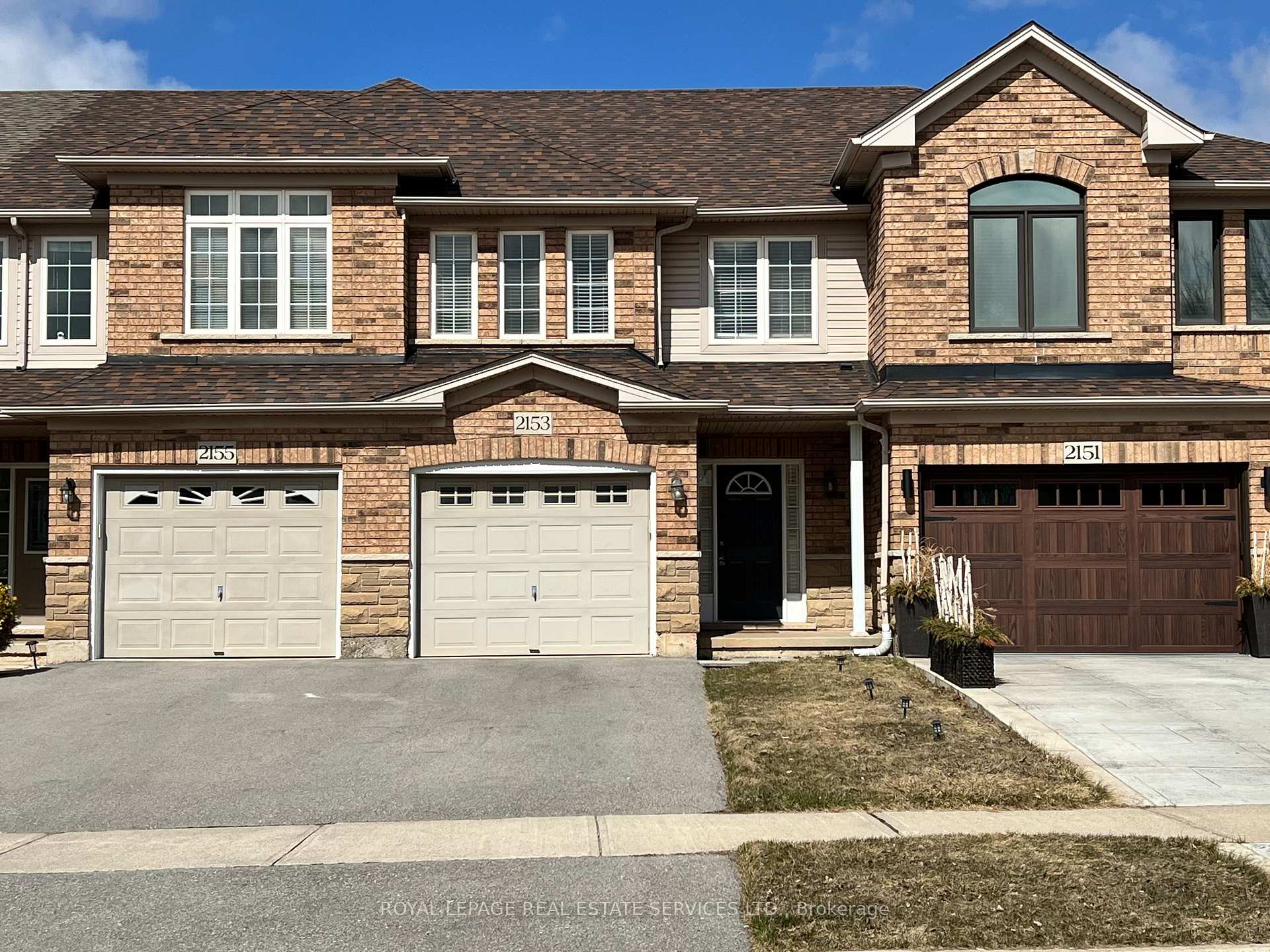 Photo 2 of 2153 Redstone Crescent, Oakville, Westmount — HOMEH