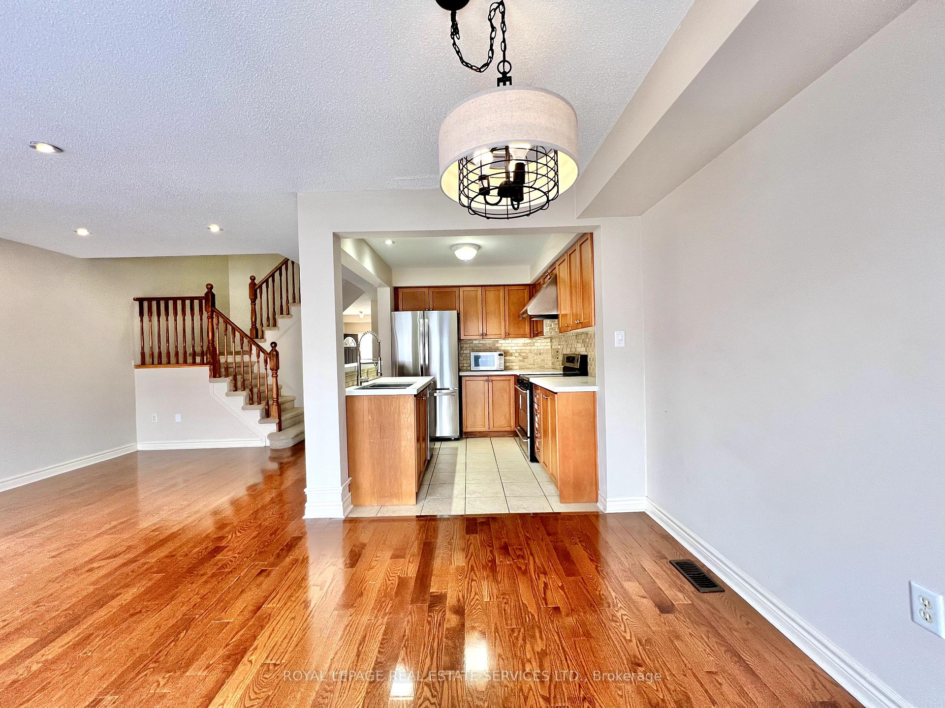 Photo 11 of 2153 Redstone Crescent, Oakville, Westmount — HOMEH