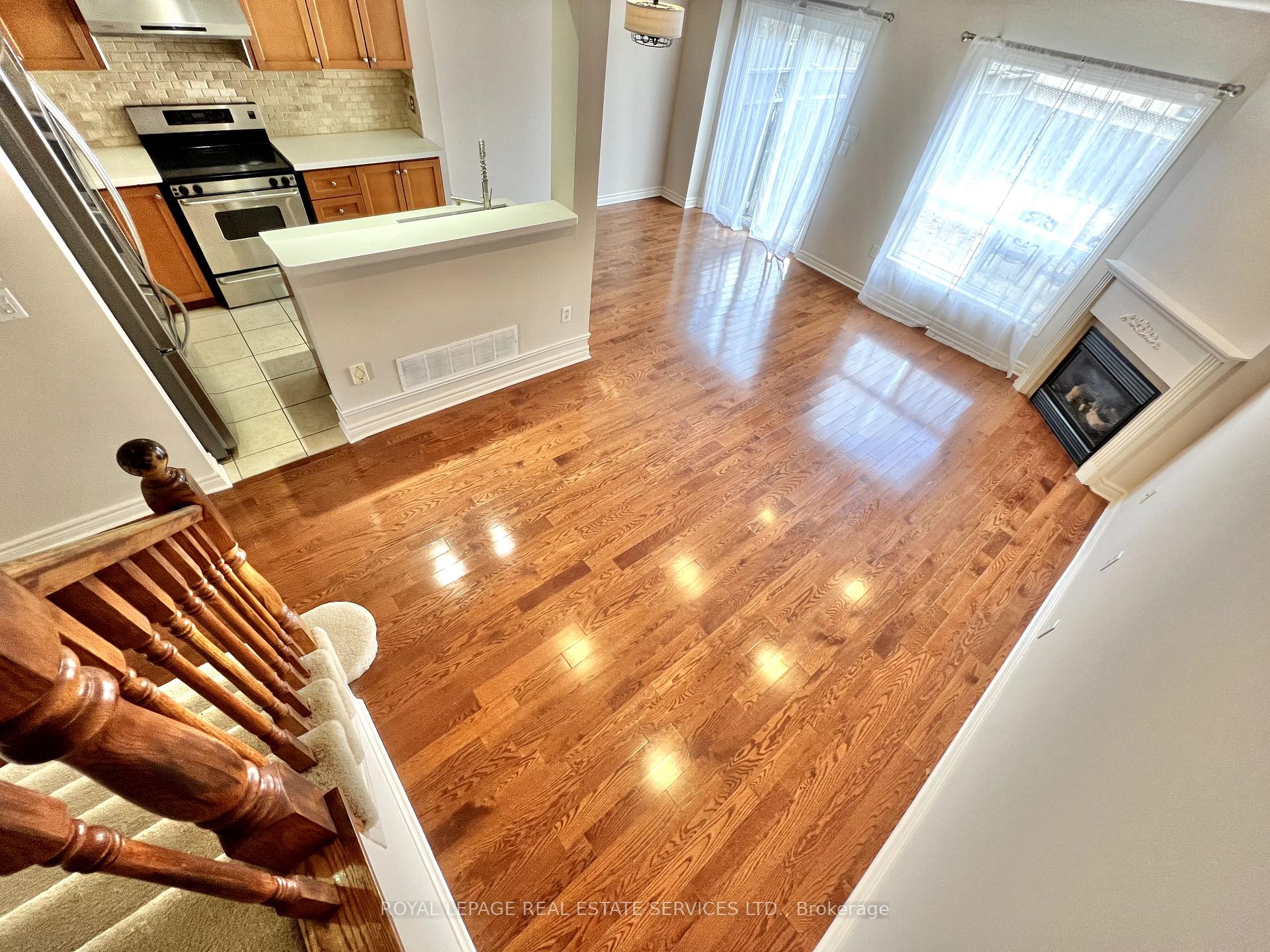 Photo 13 of 2153 Redstone Crescent, Oakville, Westmount — HOMEH