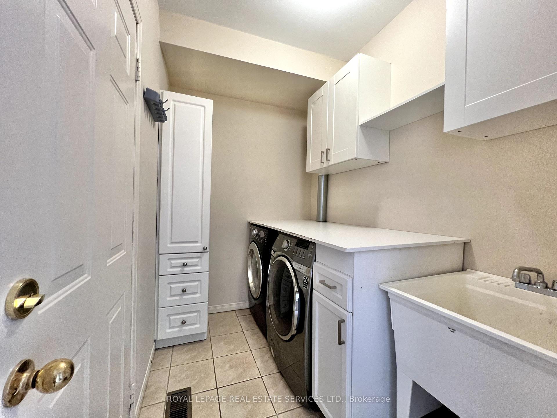 Photo 14 of 2153 Redstone Crescent, Oakville, Westmount — HOMEH