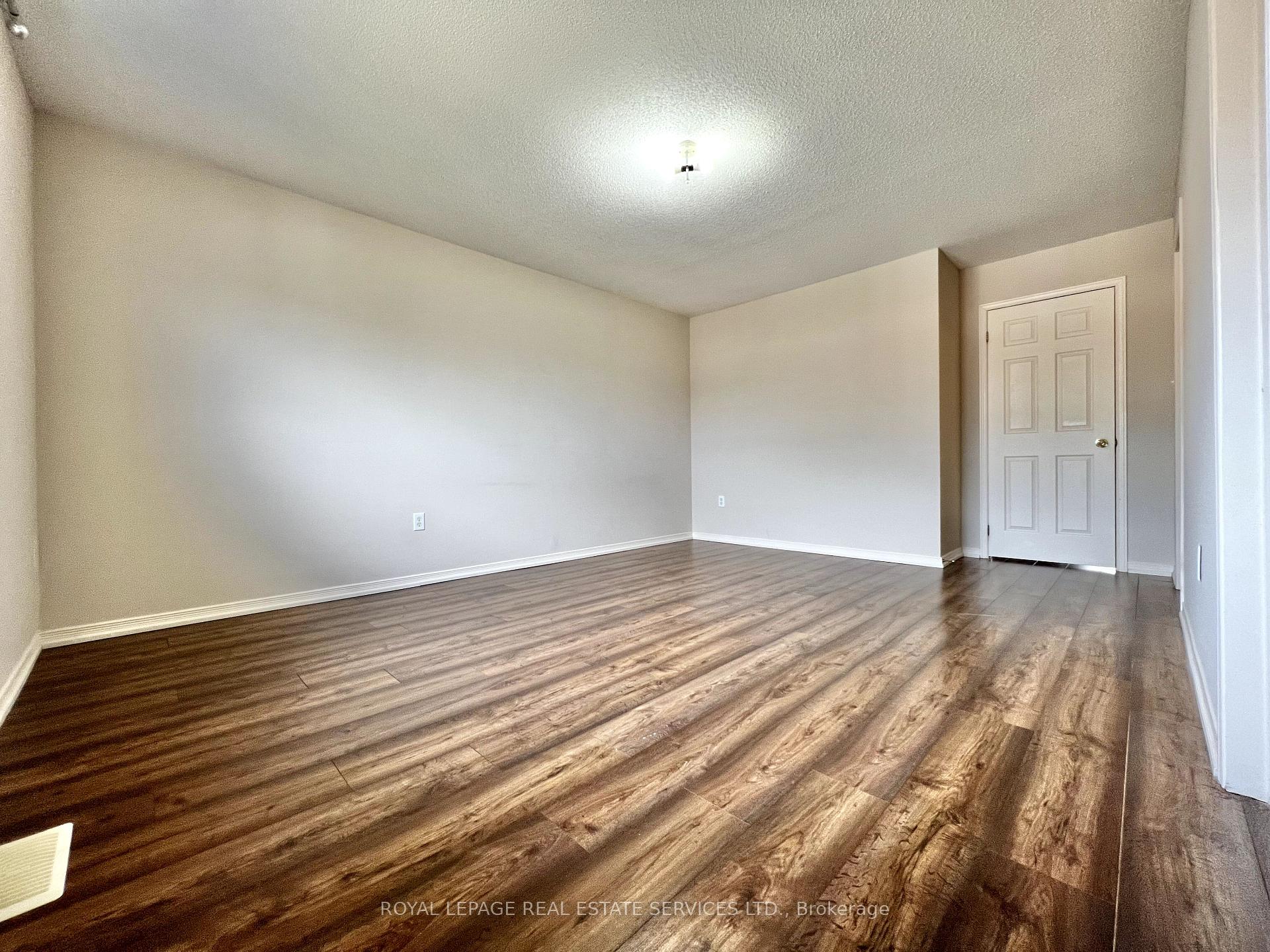 Photo 15 of 2153 Redstone Crescent, Oakville, Westmount — HOMEH