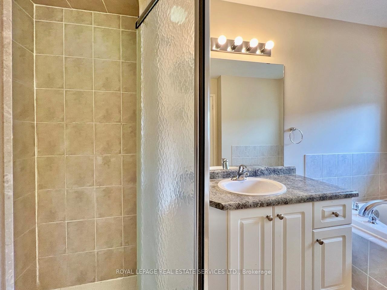 Photo 18 of 2153 Redstone Crescent, Oakville, Westmount — HOMEH