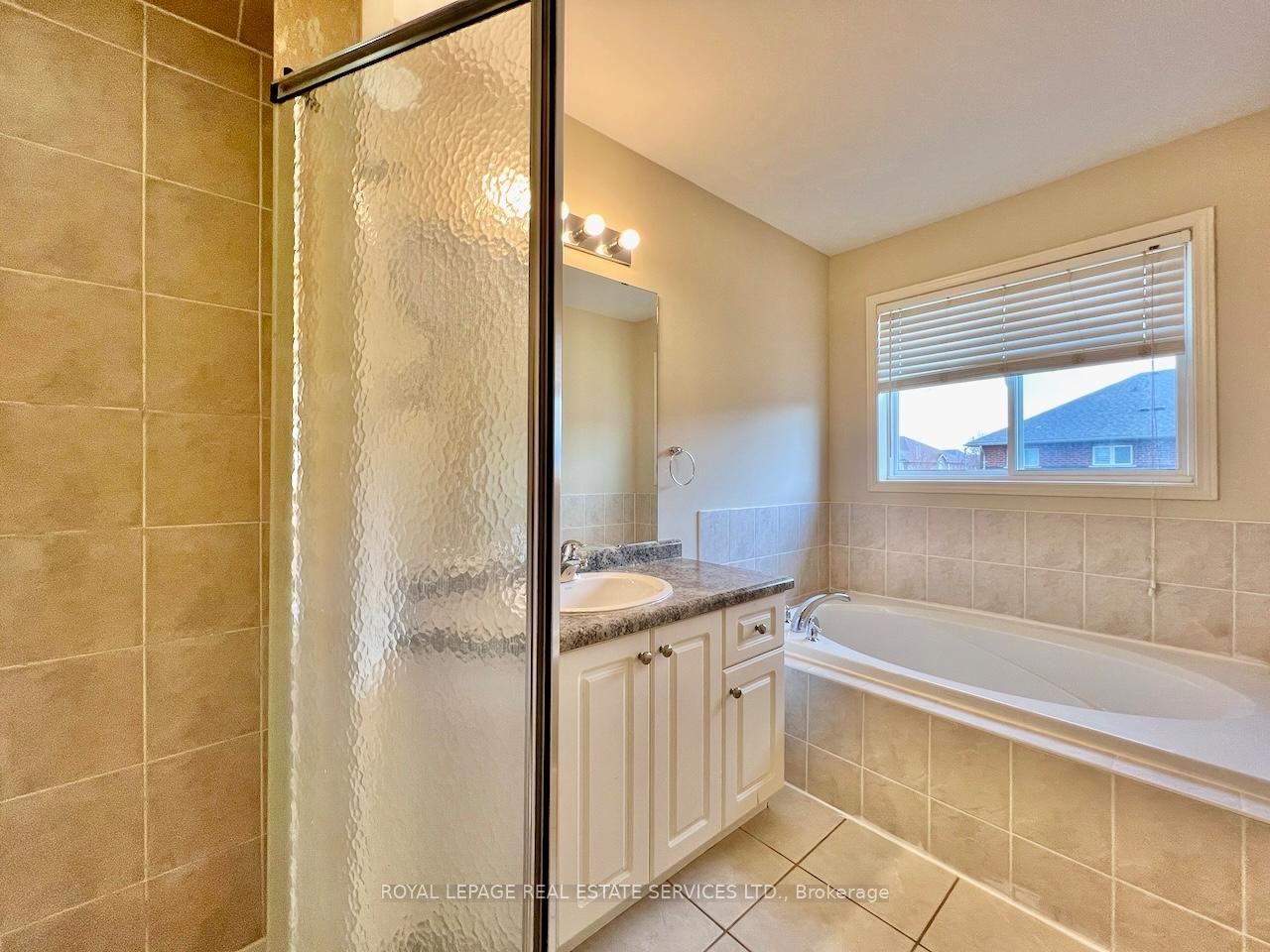 Photo 19 of 2153 Redstone Crescent, Oakville, Westmount — HOMEH