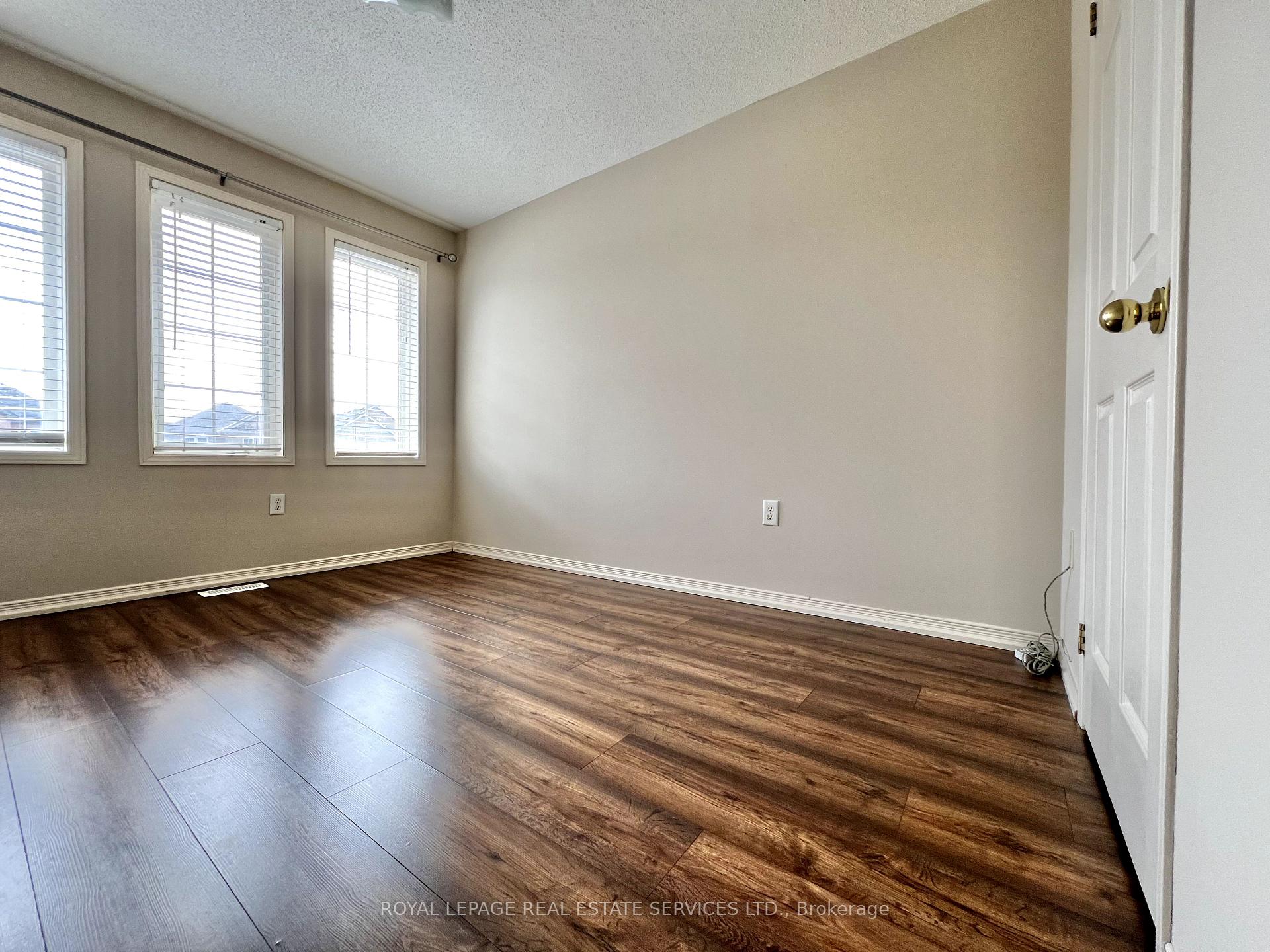 Photo 21 of 2153 Redstone Crescent, Oakville, Westmount — HOMEH