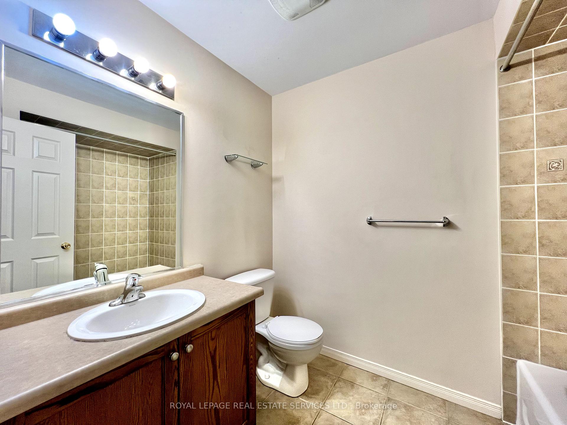 Photo 23 of 2153 Redstone Crescent, Oakville, Westmount — HOMEH