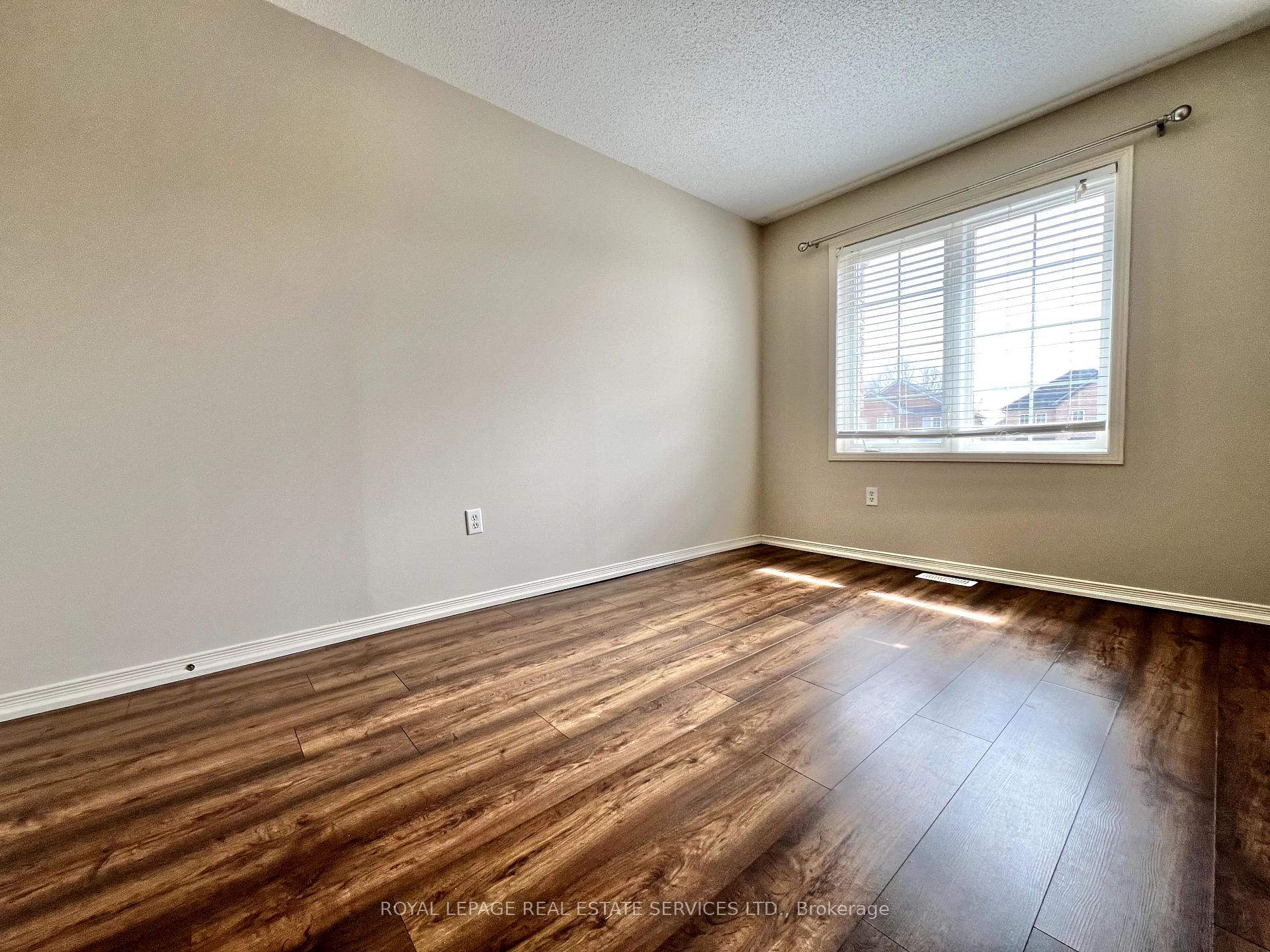 Photo 25 of 2153 Redstone Crescent, Oakville, Westmount — HOMEH
