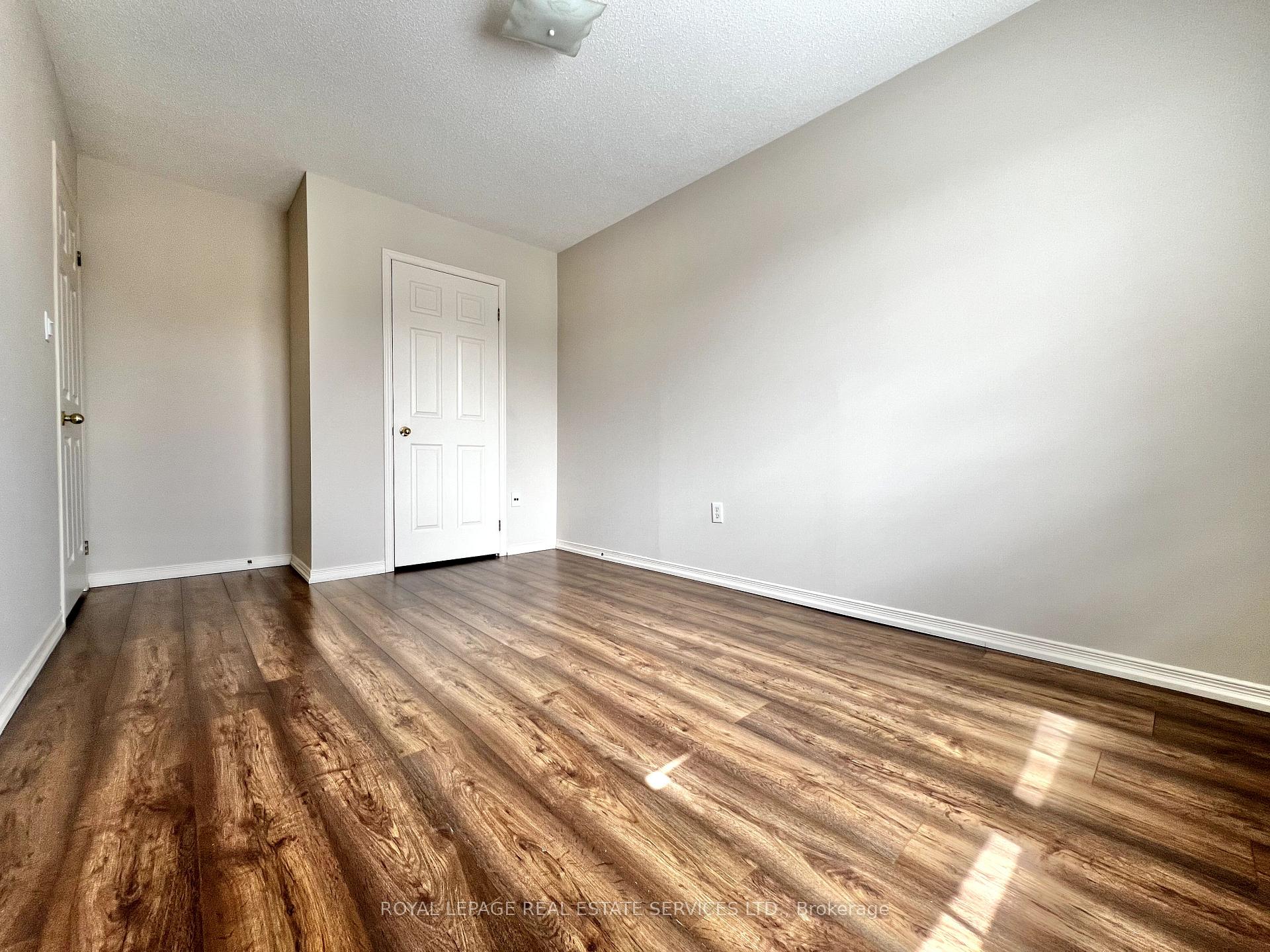 Photo 26 of 2153 Redstone Crescent, Oakville, Westmount — HOMEH