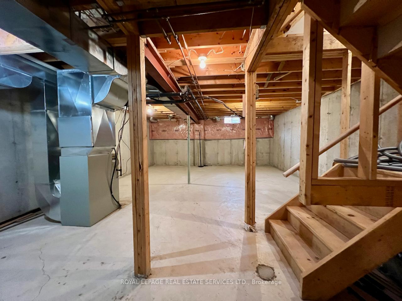 Photo 28 of 2153 Redstone Crescent, Oakville, Westmount — HOMEH